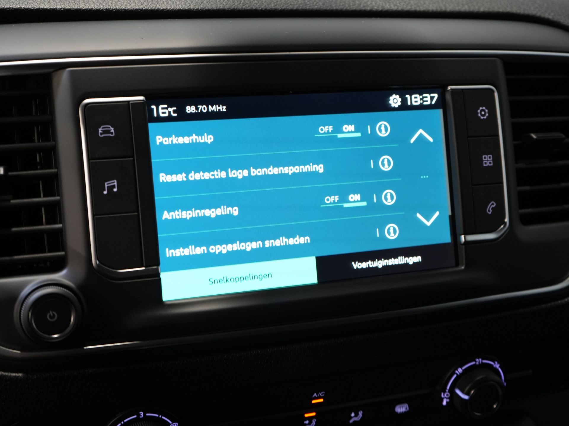 Citroën ë-Jumpy Delivery Van L2 75 kWh 330km WLTP Fast Charger/ 3 Seats/ Carplay/ Camera/ PDC/ Cruise Control/ Air Conditioning