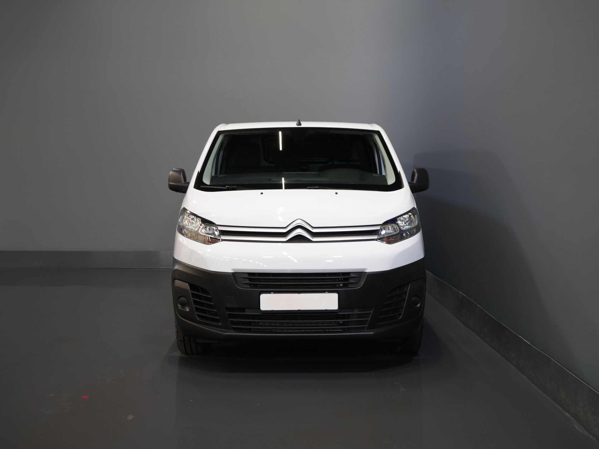Citroën ë-Jumpy Delivery Van L2 75 kWh 330km WLTP Fast Charger/ 3 Seats/ Carplay/ Camera/ PDC/ Cruise Control/ Air Conditioning