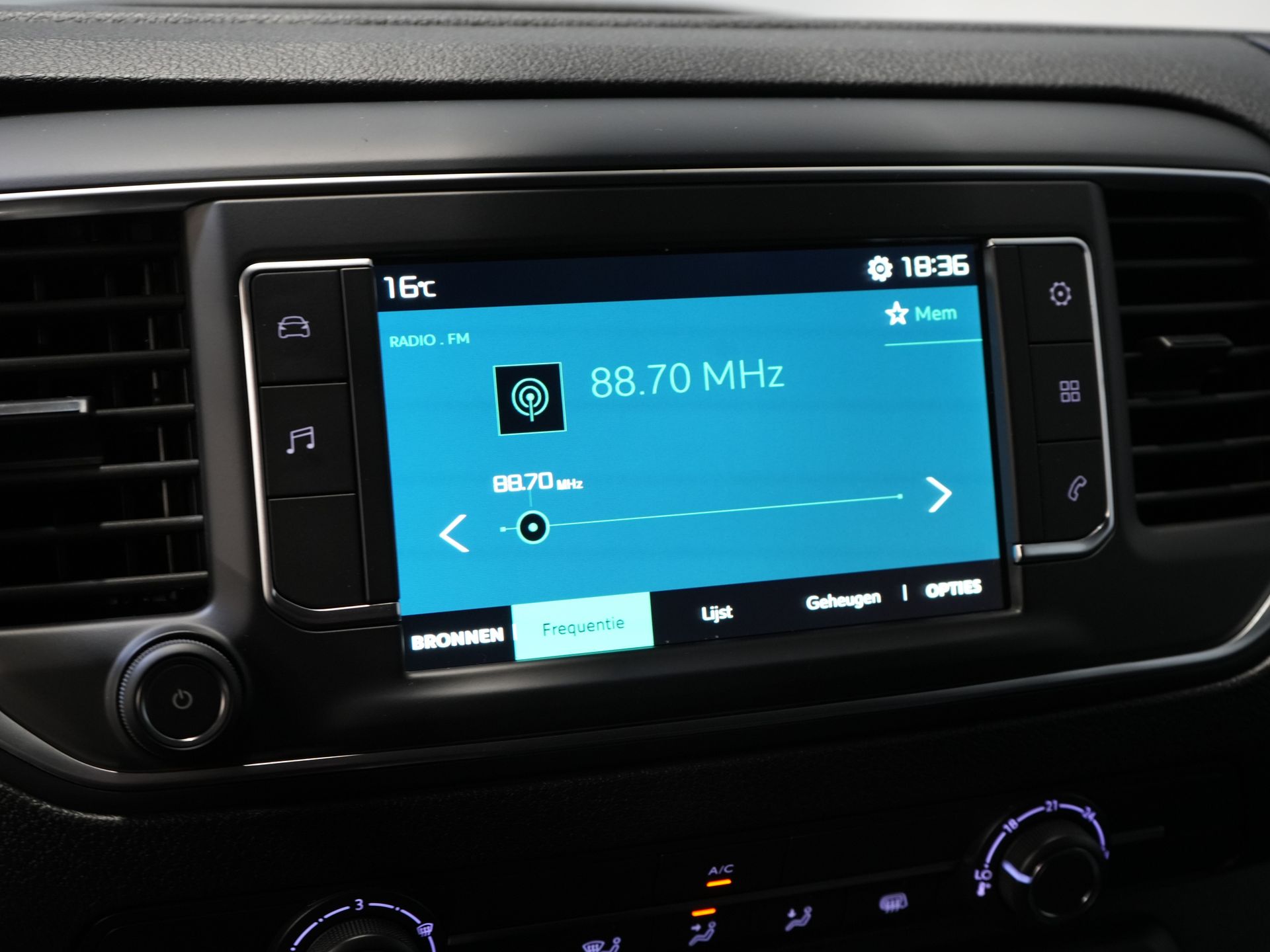 Citroën ë-Jumpy Delivery Van L2 75 kWh 330km WLTP Fast Charger/ 3 Seats/ Carplay/ Camera/ PDC/ Cruise Control/ Air Conditioning