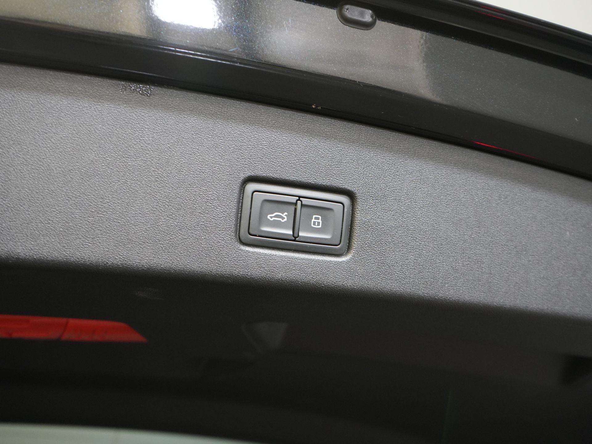 Audi Q4 e-tron SUV 40 77кВт/год 523 км WLTP S-Line/ Пано/ Шкіра/ Безключовий/ Віртуальний кокпіт/ Seatverw./ Elek.Valve/ 20