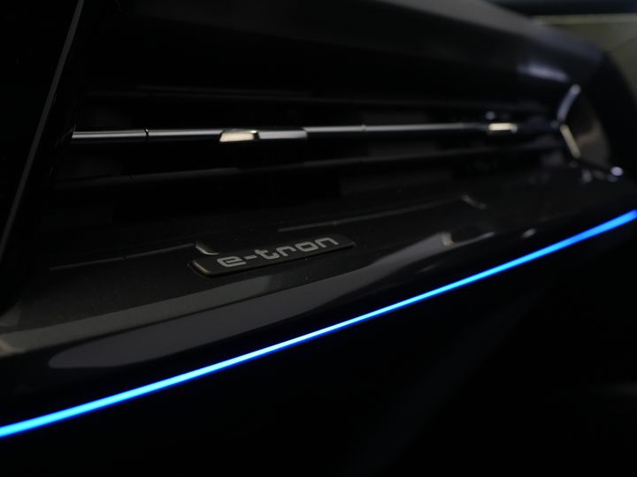 Audi Q4 e-tron SUV 40 77кВт/год 523 км WLTP S-Line/ Пано/ Шкіра/ Безключовий/ Віртуальний кокпіт/ Seatverw./ Elek.Valve/ 20