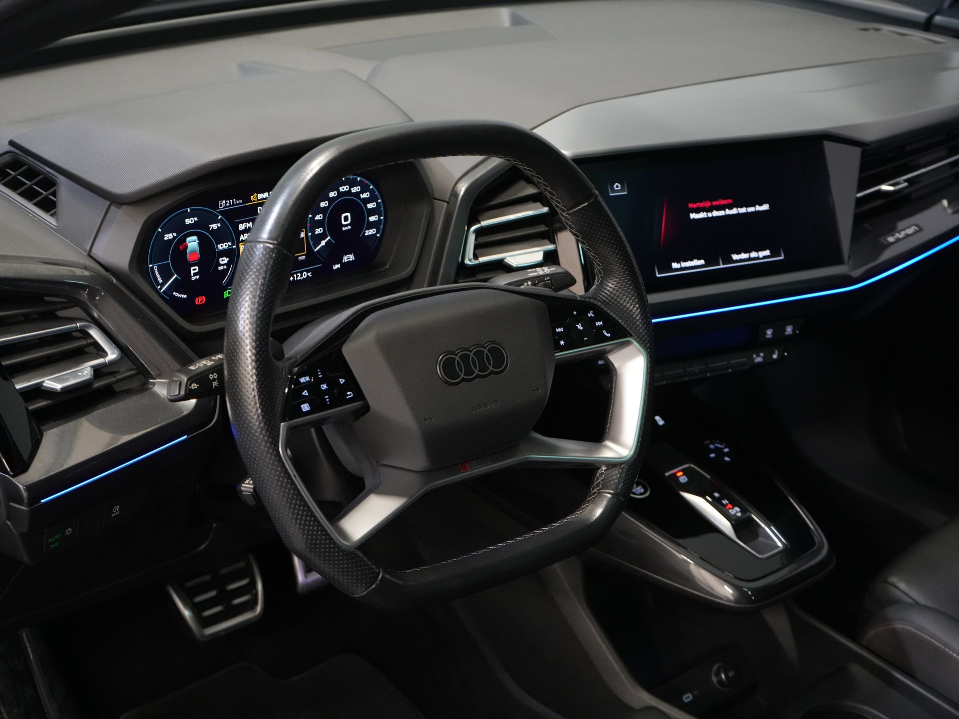 Audi Q4 e-tron SUV 40 77кВт/год 523 км WLTP S-Line/ Пано/ Шкіра/ Безключовий/ Віртуальний кокпіт/ Seatverw./ Elek.Valve/ 20