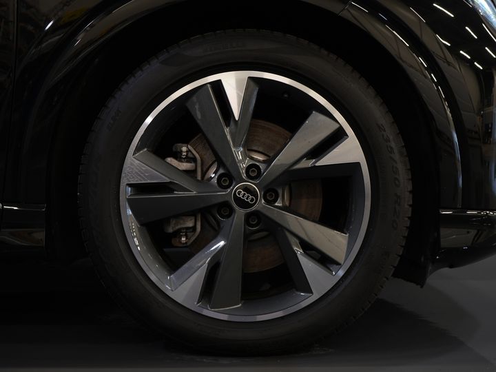 Audi Q4 e-tron SUV 40 77кВт/год 523 км WLTP S-Line/ Пано/ Шкіра/ Безключовий/ Віртуальний кокпіт/ Seatverw./ Elek.Valve/ 20