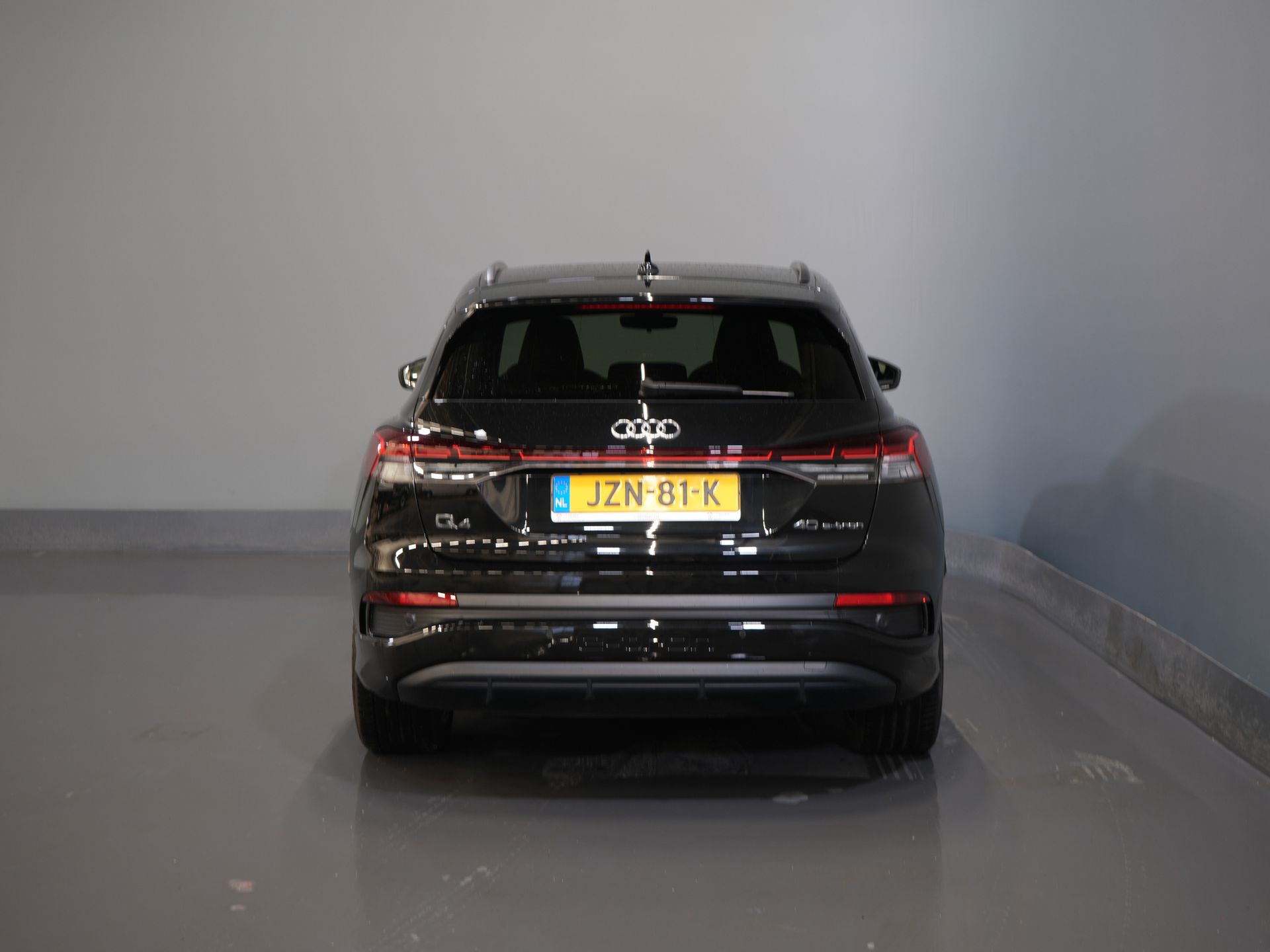 Audi Q4 e-tron SUV 40 77кВт/год 523 км WLTP S-Line/ Пано/ Шкіра/ Безключовий/ Віртуальний кокпіт/ Seatverw./ Elek.Valve/ 20