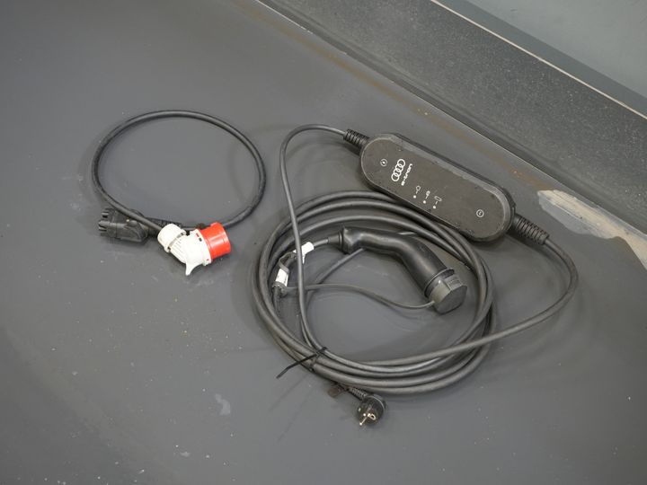 Audi Q4 e-tron SUV 40 77кВт/год 523 км WLTP S-Line/ Пано/ Шкіра/ Безключовий/ Віртуальний кокпіт/ Seatverw./ Elek.Valve/ 20