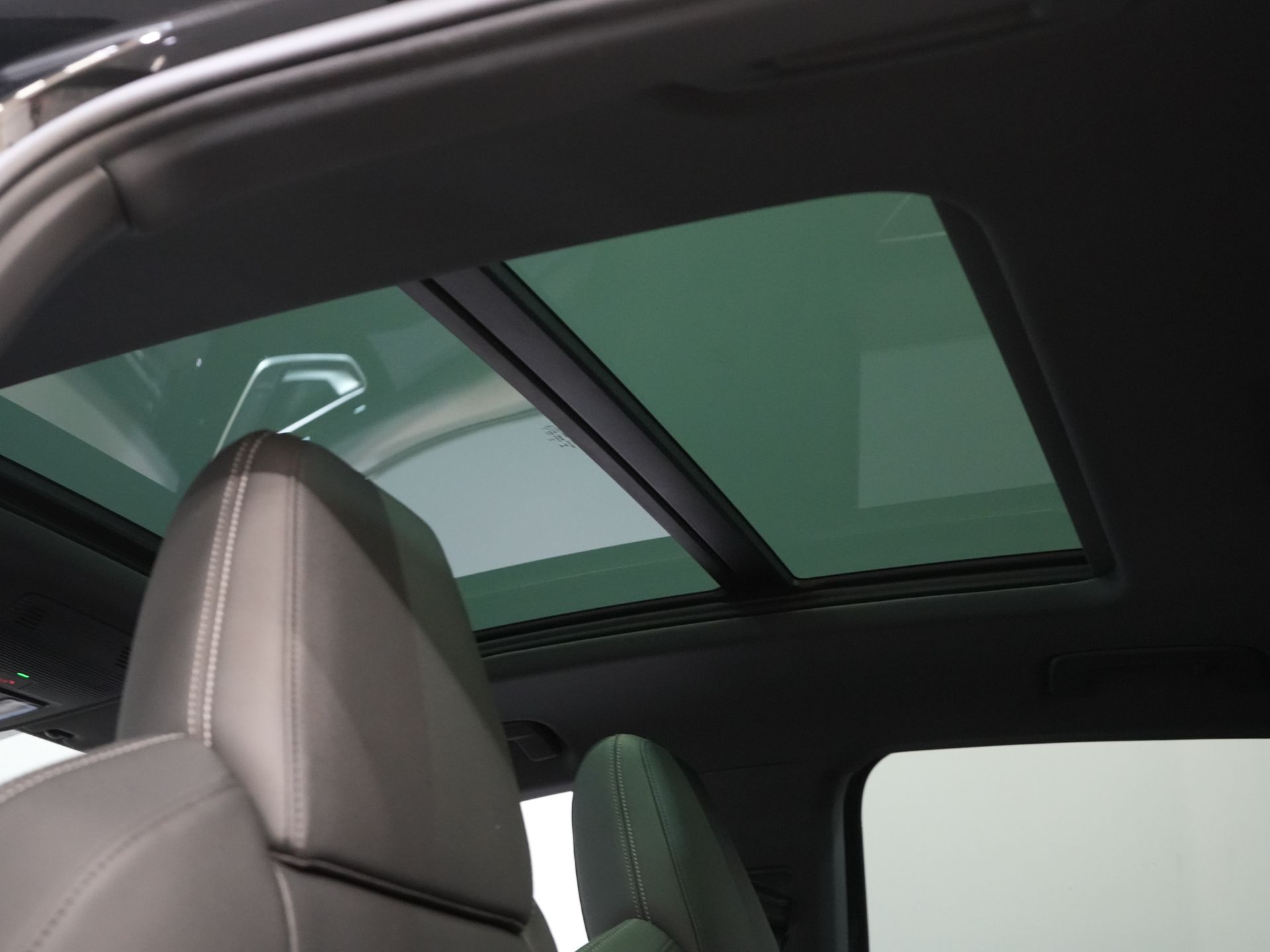 Audi Q4 e-tron SUV 40 77кВт/год 523 км WLTP S-Line/ Пано/ Шкіра/ Безключовий/ Віртуальний кокпіт/ Seatverw./ Elek.Valve/ 20