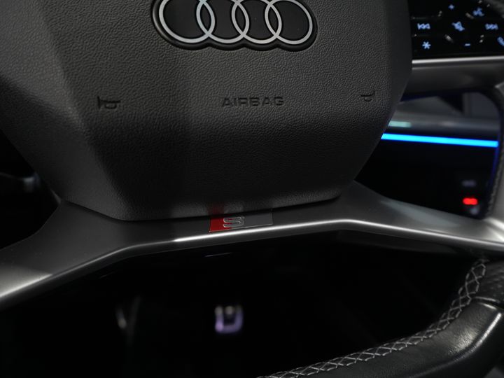 Audi Q4 e-tron SUV 40 77кВт/год 523 км WLTP S-Line/ Пано/ Шкіра/ Безключовий/ Віртуальний кокпіт/ Seatverw./ Elek.Valve/ 20