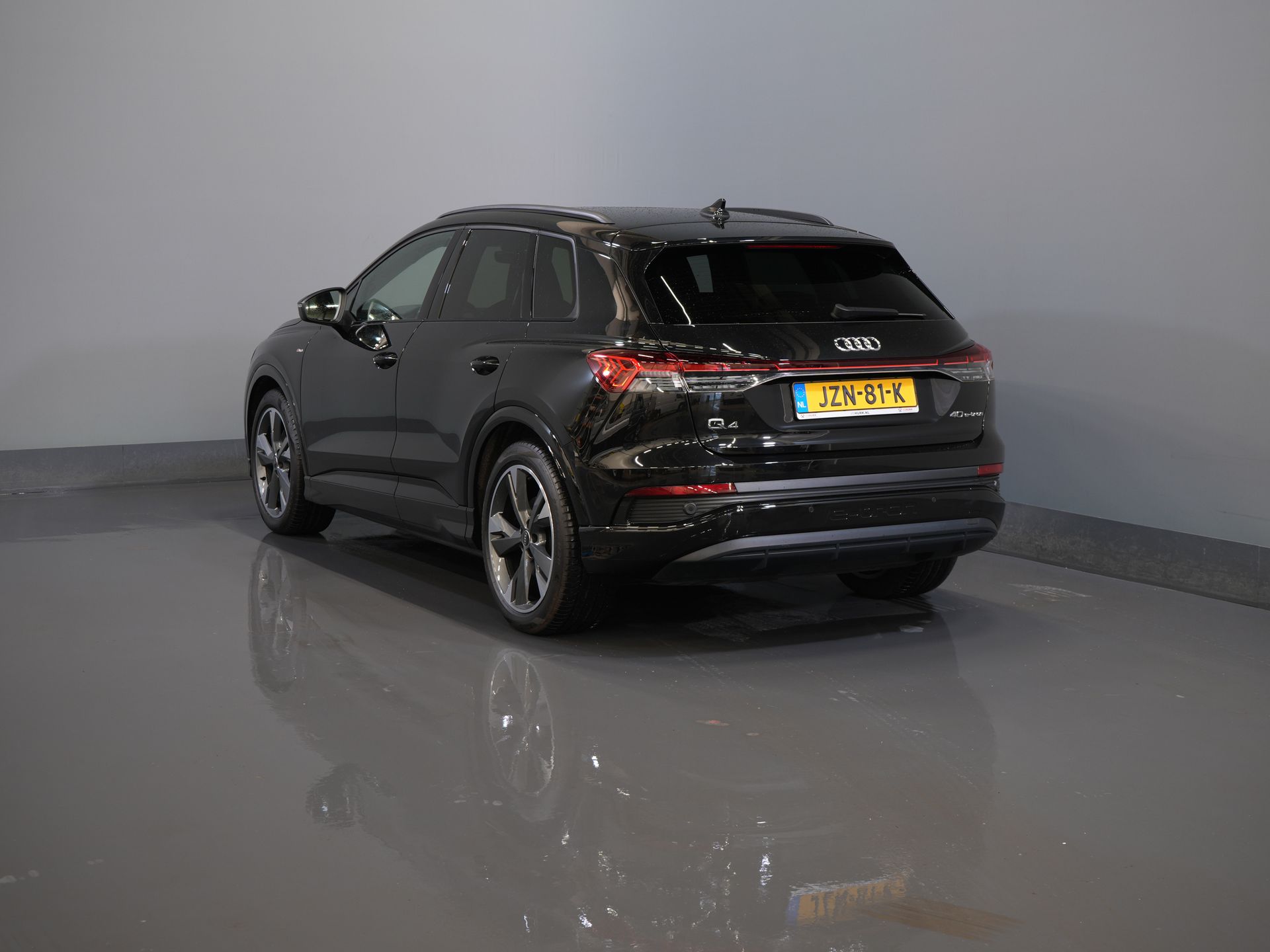 Audi Q4 e-tron SUV 40 77кВт/год 523 км WLTP S-Line/ Пано/ Шкіра/ Безключовий/ Віртуальний кокпіт/ Seatverw./ Elek.Valve/ 20