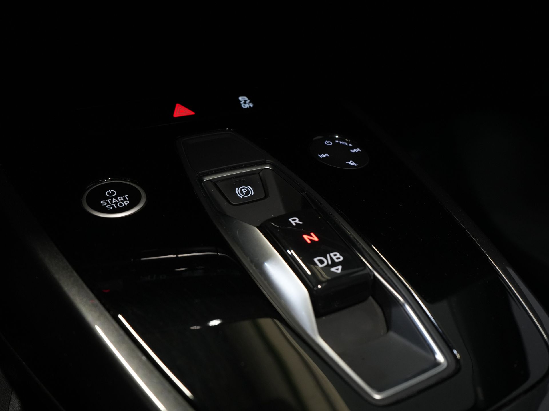 Audi Q4 e-tron SUV 40 77кВт/год 523 км WLTP S-Line/ Пано/ Шкіра/ Безключовий/ Віртуальний кокпіт/ Seatverw./ Elek.Valve/ 20