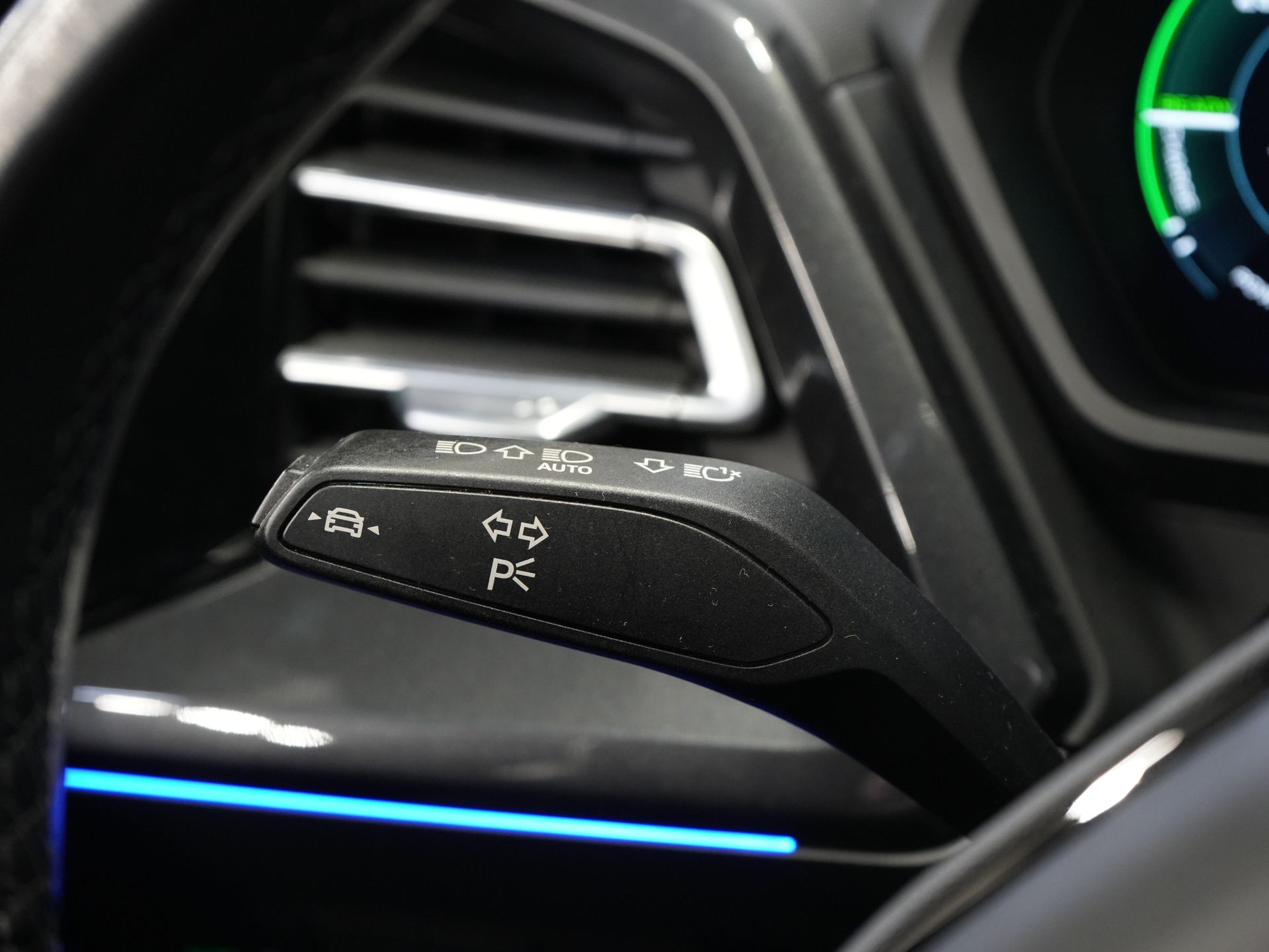 Audi Q4 e-tron SUV 40 77кВт/год 523 км WLTP S-Line/ Пано/ Шкіра/ Безключовий/ Віртуальний кокпіт/ Seatverw./ Elek.Valve/ 20