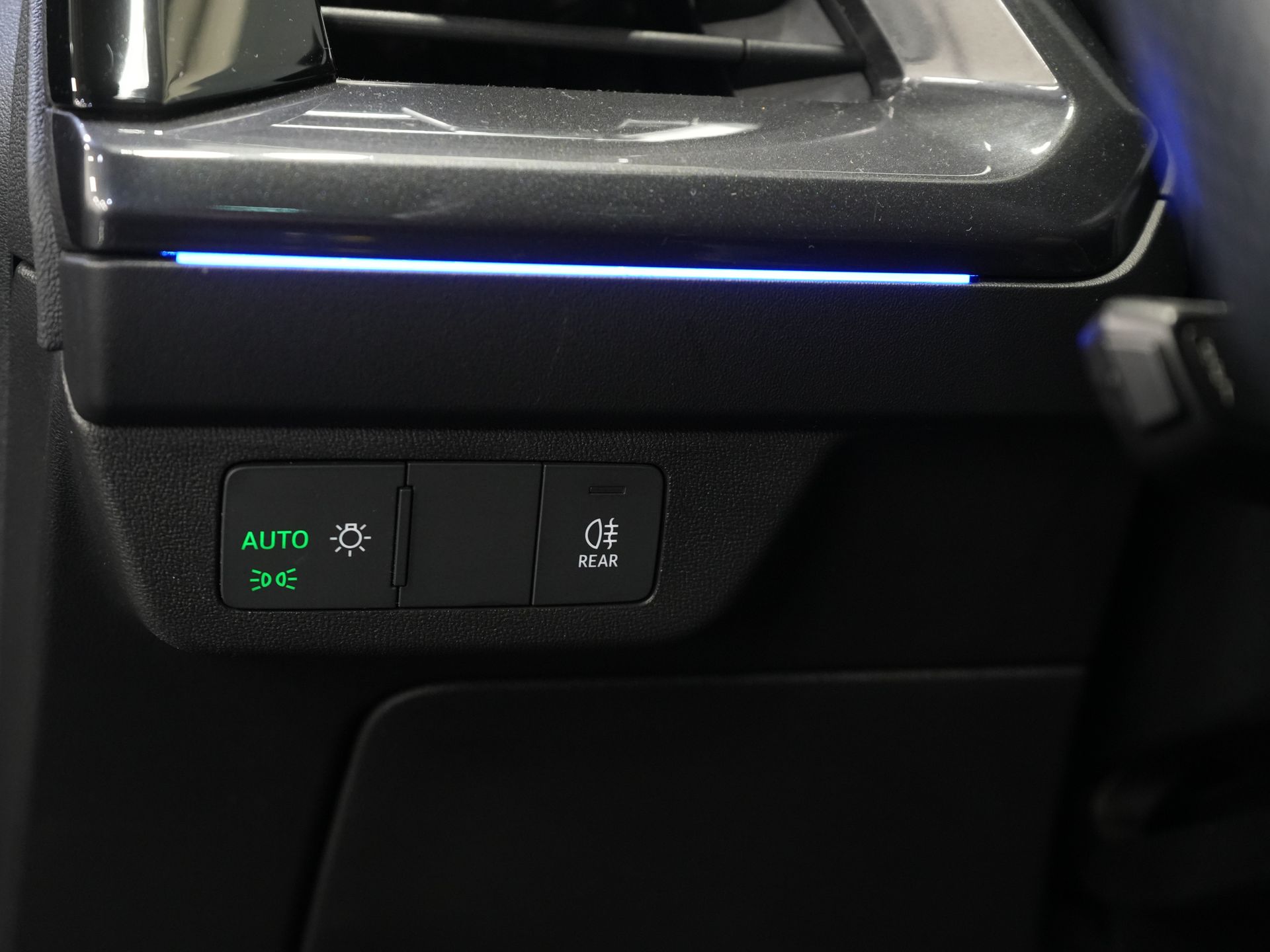 Audi Q4 e-tron SUV 40 77кВт/год 523 км WLTP S-Line/ Пано/ Шкіра/ Безключовий/ Віртуальний кокпіт/ Seatverw./ Elek.Valve/ 20