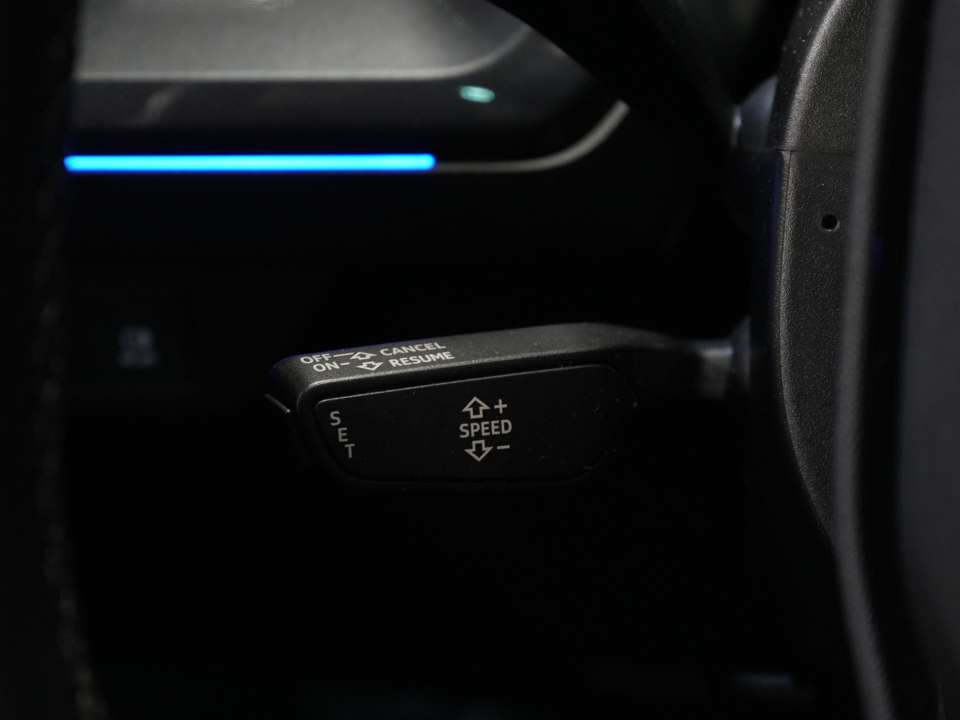 Audi Q4 e-tron SUV 40 77кВт/год 523 км WLTP S-Line/ Пано/ Шкіра/ Безключовий/ Віртуальний кокпіт/ Seatverw./ Elek.Valve/ 20