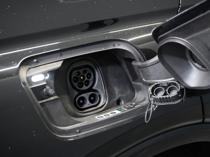 Audi Q4 e-tron SUV 40 77кВт/год 523 км WLTP S-Line/ Пано/ Шкіра/ Безключовий/ Віртуальний кокпіт/ Seatverw./ Elek.Valve/ 20