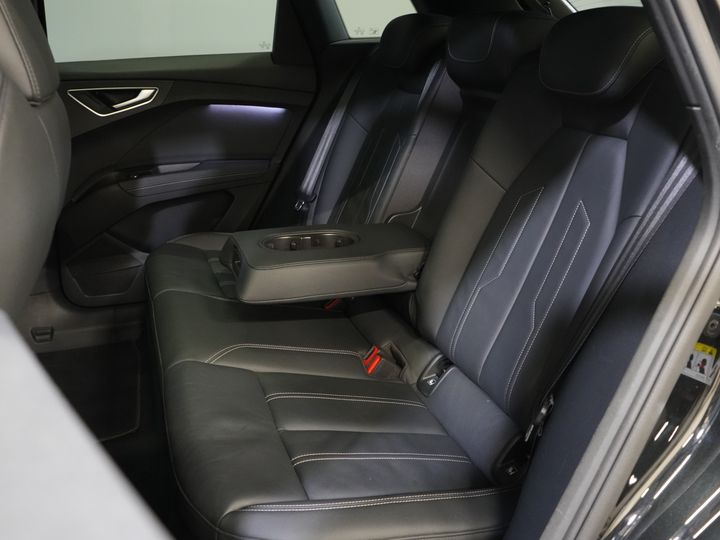 Audi Q4 e-tron SUV 40 77кВт/год 523 км WLTP S-Line/ Пано/ Шкіра/ Безключовий/ Віртуальний кокпіт/ Seatverw./ Elek.Valve/ 20