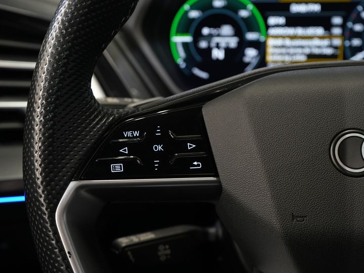 Audi Q4 e-tron SUV 40 77кВт/год 523 км WLTP S-Line/ Пано/ Шкіра/ Безключовий/ Віртуальний кокпіт/ Seatverw./ Elek.Valve/ 20