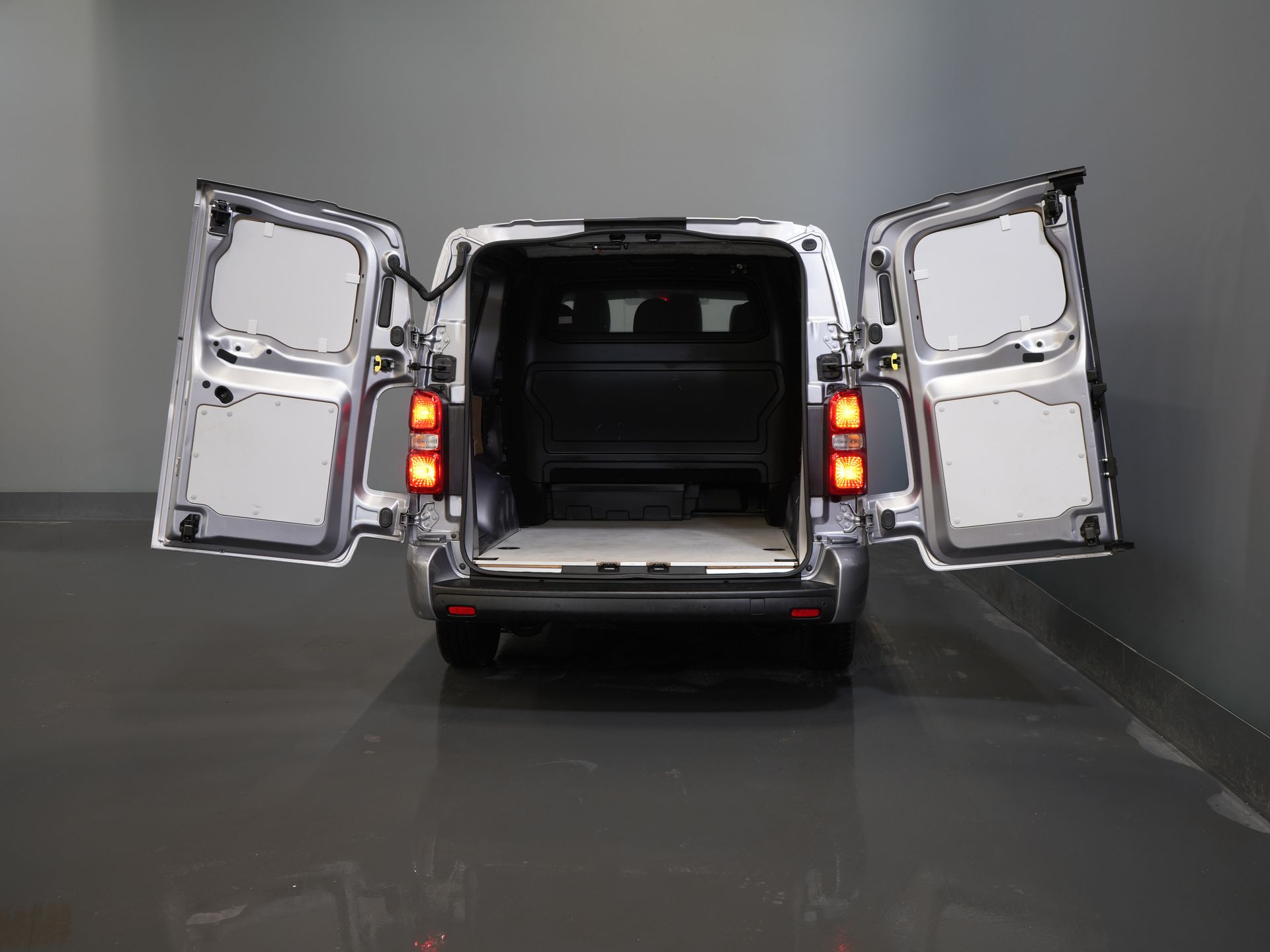 Fiat Scudo Van 2.0 MJ 145 к.с. DC Double Cab 6 чол./ камера/ круїз/ PDC/ DAB/ Airco