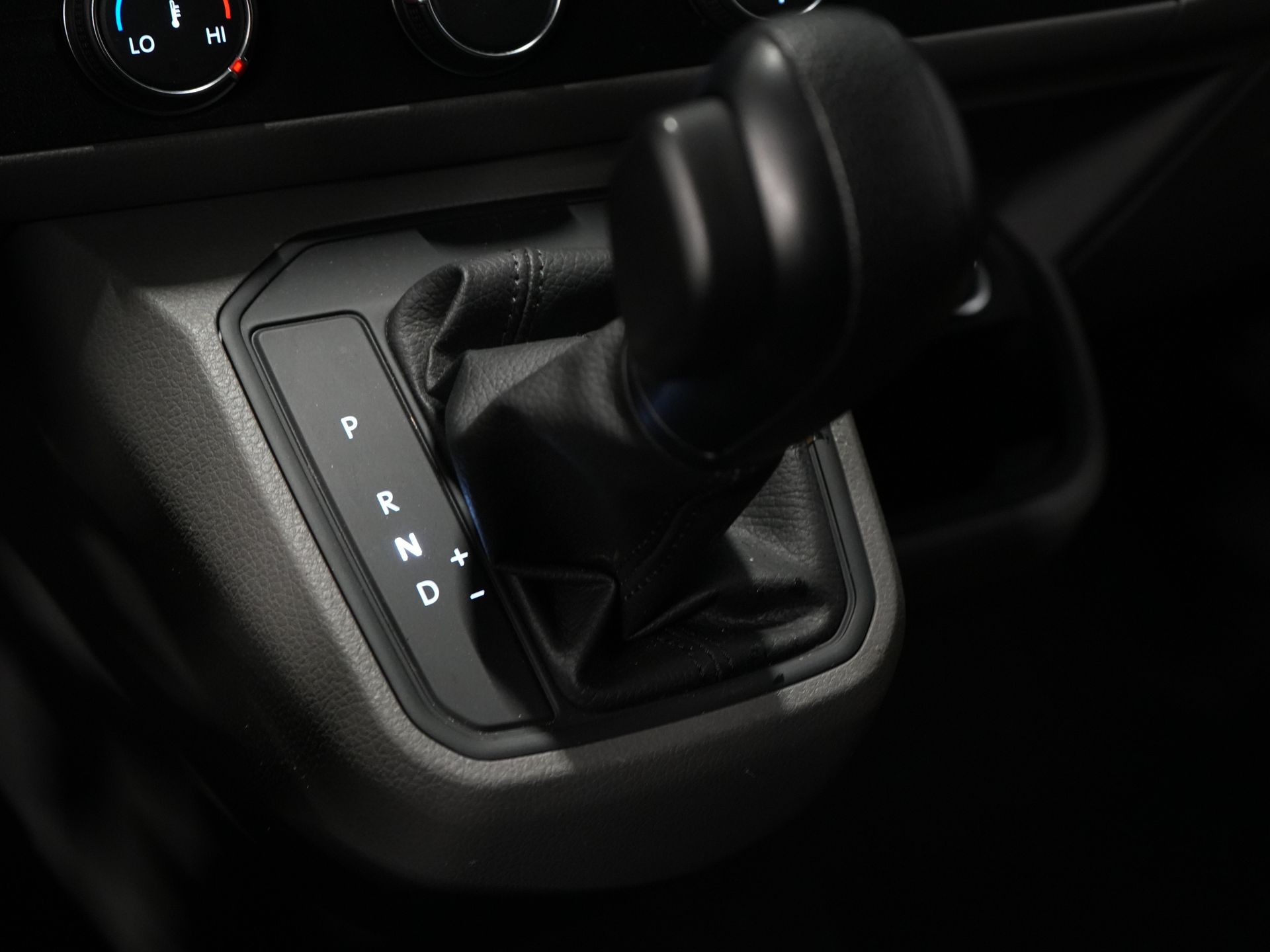 Volkswagen Transporter Van T6.1 2.0 TDI 150 hp DSG Aut. L2 DC BPM FREE! Double Cab 6 Pers./ Low KM!/ Adapt.Cruise/ 270Gr. Doors/ Navi/ Carplay/ Towha