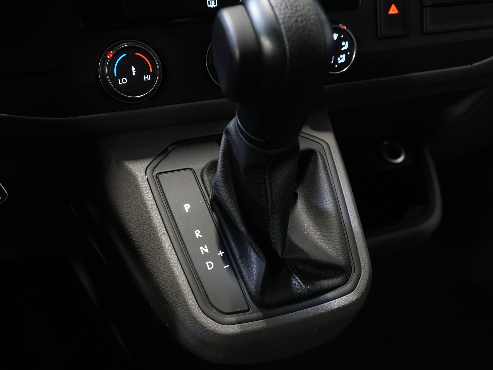 Volkswagen Transporter Bestelbus T6.1 2.0 TDI 150 pk DSG Aut. L2 DC BPM VRIJ! Dubbel Cabine 6 Pers./ Lage KM!/ Adapt.Cruise/ Navi/ Carplay/ Trekhaak