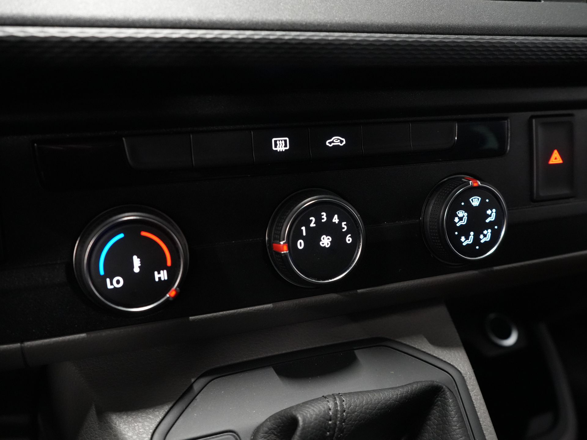 Volkswagen Transporter Van T6.1 2.0 TDI 150 hp DSG Aut. L2 DC BPM FREE! Double Cab 6 Pers./ Low KM!/ Adapt.Cruise/ 270Gr. Doors/ Navi/ Carplay/ Towha