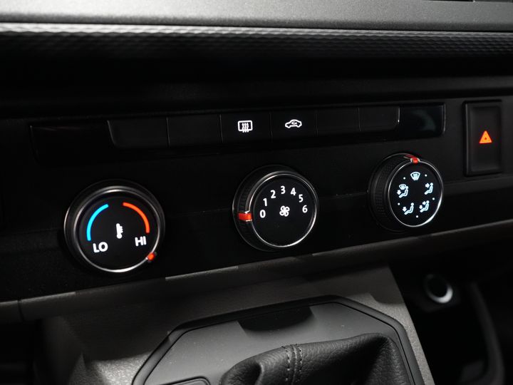 Volkswagen Transporter Van T6.1 2.0 TDI 150 hp DSG Aut. L2 DC BPM FREE! Double Cab 6 Pers./ Low KM!/ Adapt.Cruise/ 270Gr. Doors/ Navi/ Carplay/ Towha