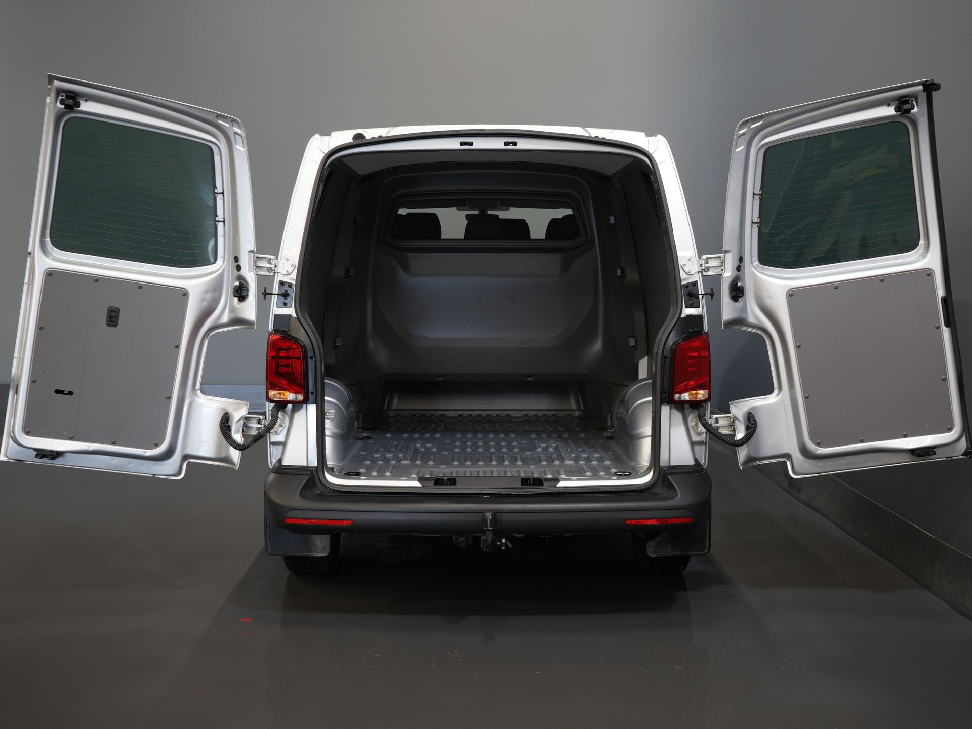 Volkswagen Transporter Van T6.1 2.0 TDI 150 hp DSG Aut. L2 DC BPM FREE! Double Cab 6 Pers./ Low KM!/ Adapt.Cruise/ 270Gr. Doors/ Navi/ Carplay/ Towha