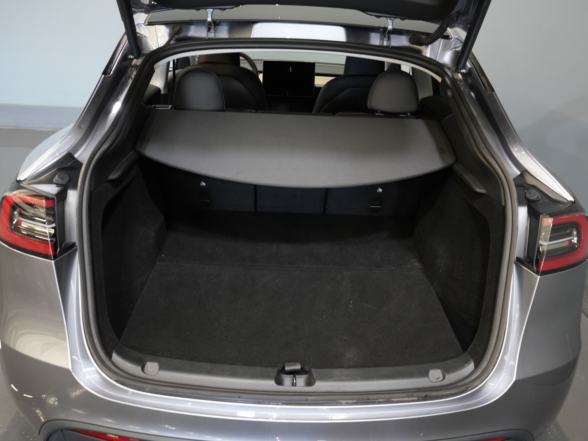 Tesla Model Y SUV 455 Km WLTP (DEMO) Auto Pilot/ Pano/ Memory/ Elek.klep/ Stoelverw./ Navi/ 360 Camera/ Climate/ 20” LMV