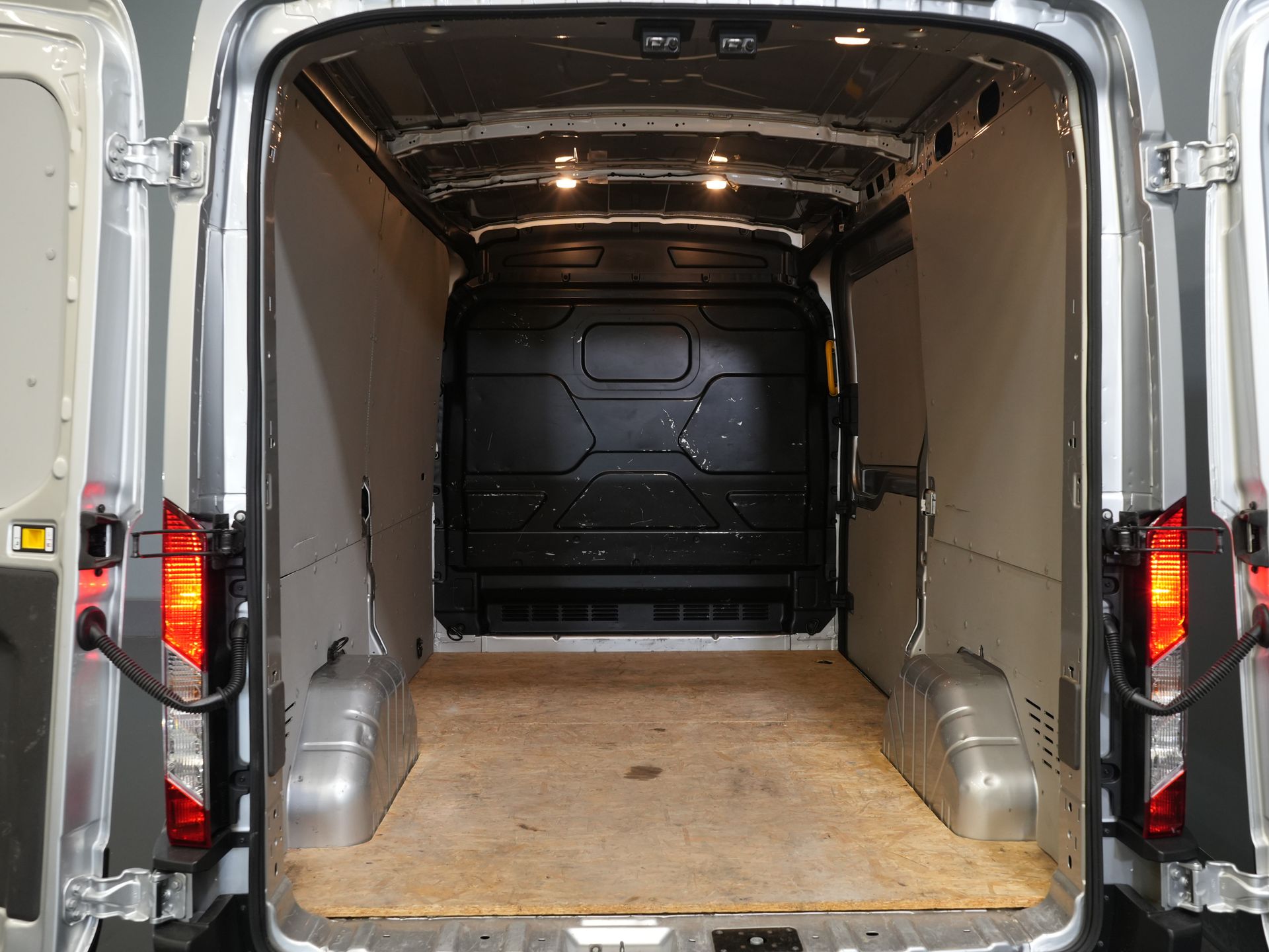 Ford Transit Van 2.0 TDCI 130 ch L2H2 Trend PDC/ Cruise/ Verw.voorruit/ Airco