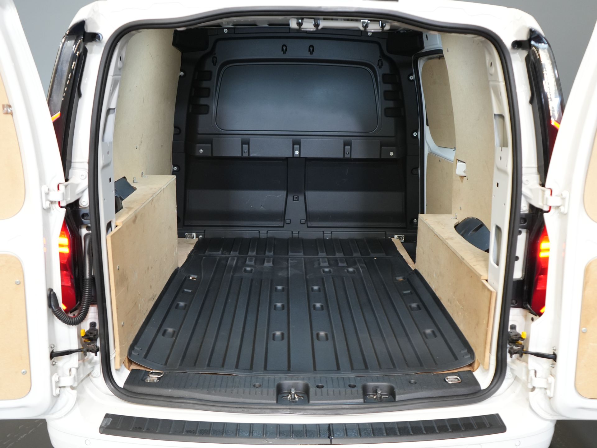 Volkswagen Caddy Cargo Van 2.0 TDI 125 hp DSG Aut. Adapt.Cruise/ Carplay/ Airco/ Navi/ PDC/ DAB/ Anhängerkupplung