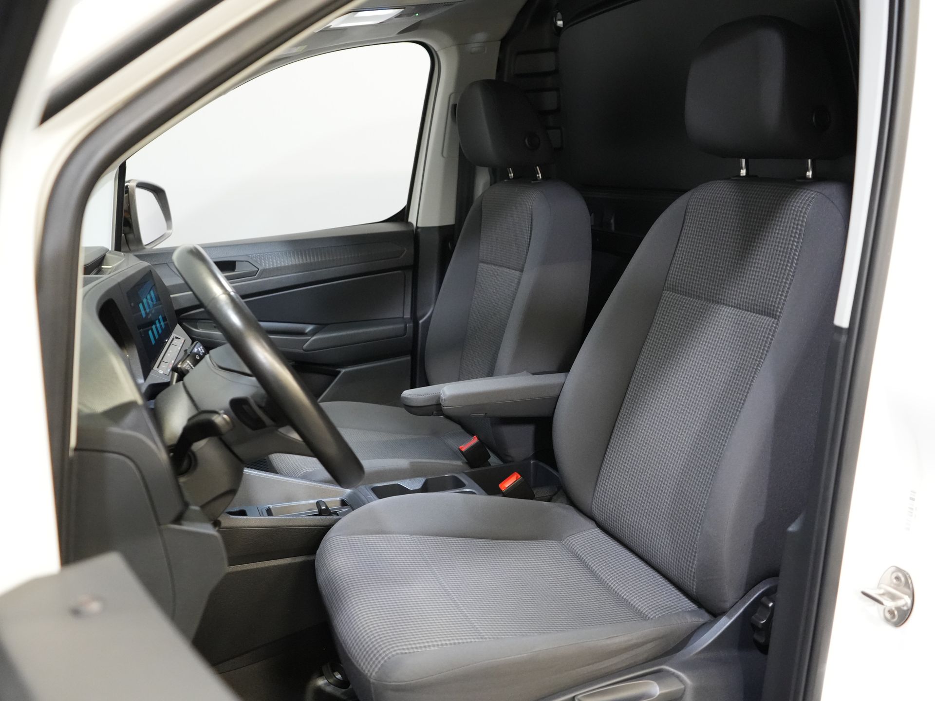 Volkswagen Caddy Cargo Van 2.0 TDI 125 hp DSG Aut. Adapt.Cruise/ Carplay/ Airco/ Navi/ PDC/ DAB/ Anhängerkupplung