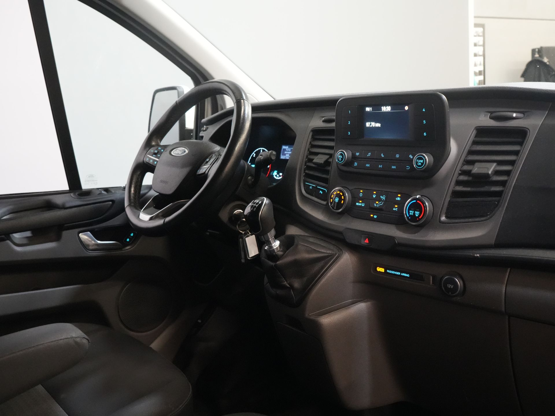 Ford Transit Custom Passenger Tourneo 2.0 TDCI €26,265 z VAT/BPM Trend Combi/ Kombi/ 9 osób/ 9 P/ Cruise/ PDC/ Airco