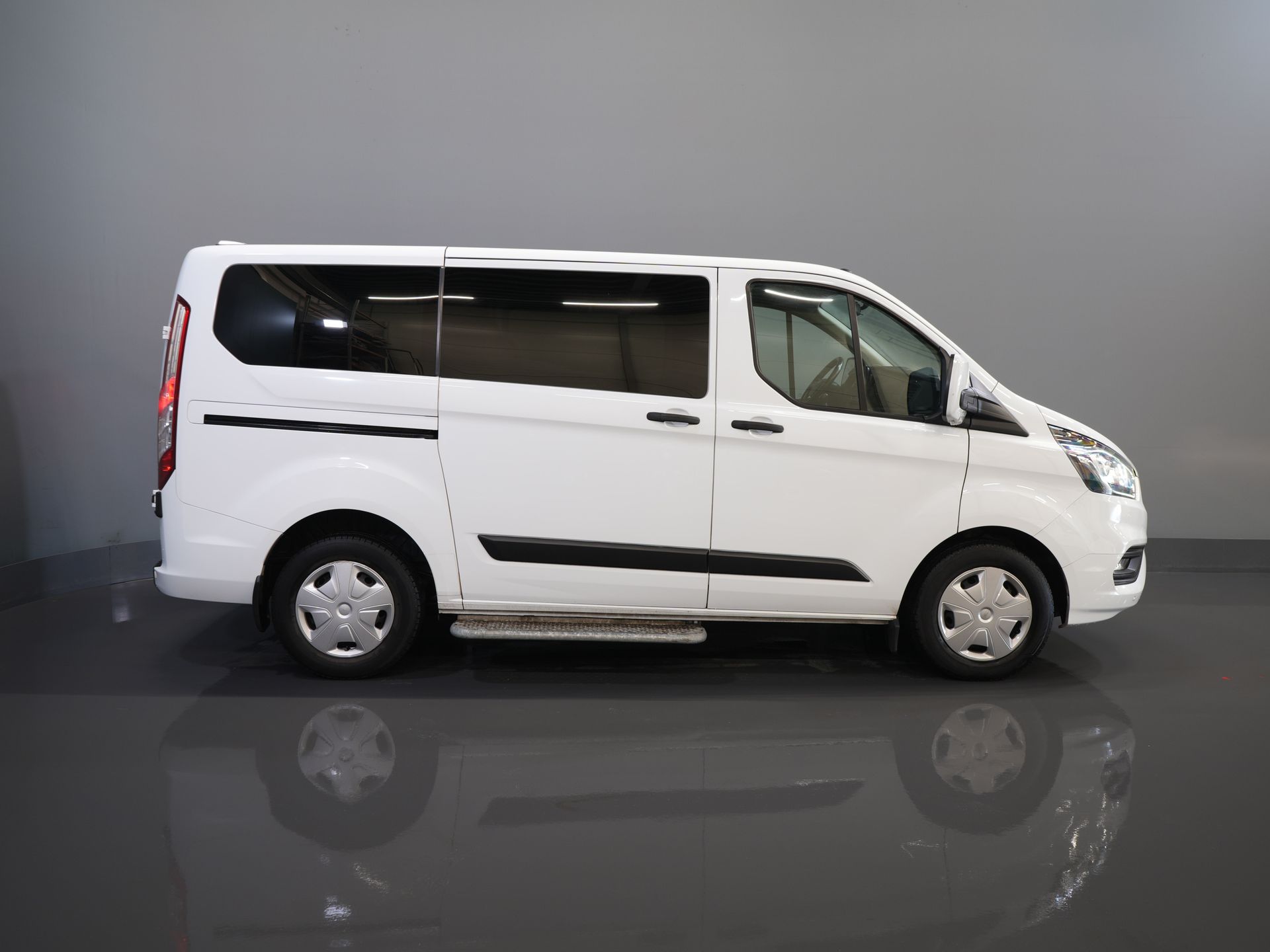 Ford Transit Custom Passenger Tourneo 2.0 TDCI €26,265 z VAT/BPM Trend Combi/ Kombi/ 9 osób/ 9 P/ Cruise/ PDC/ Airco