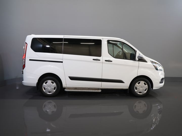 Ford Transit Custom Passenger Tourneo 2.0 TDCI €26,265 z VAT/BPM Trend Combi/ Kombi/ 9 osób/ 9 P/ Cruise/ PDC/ Airco