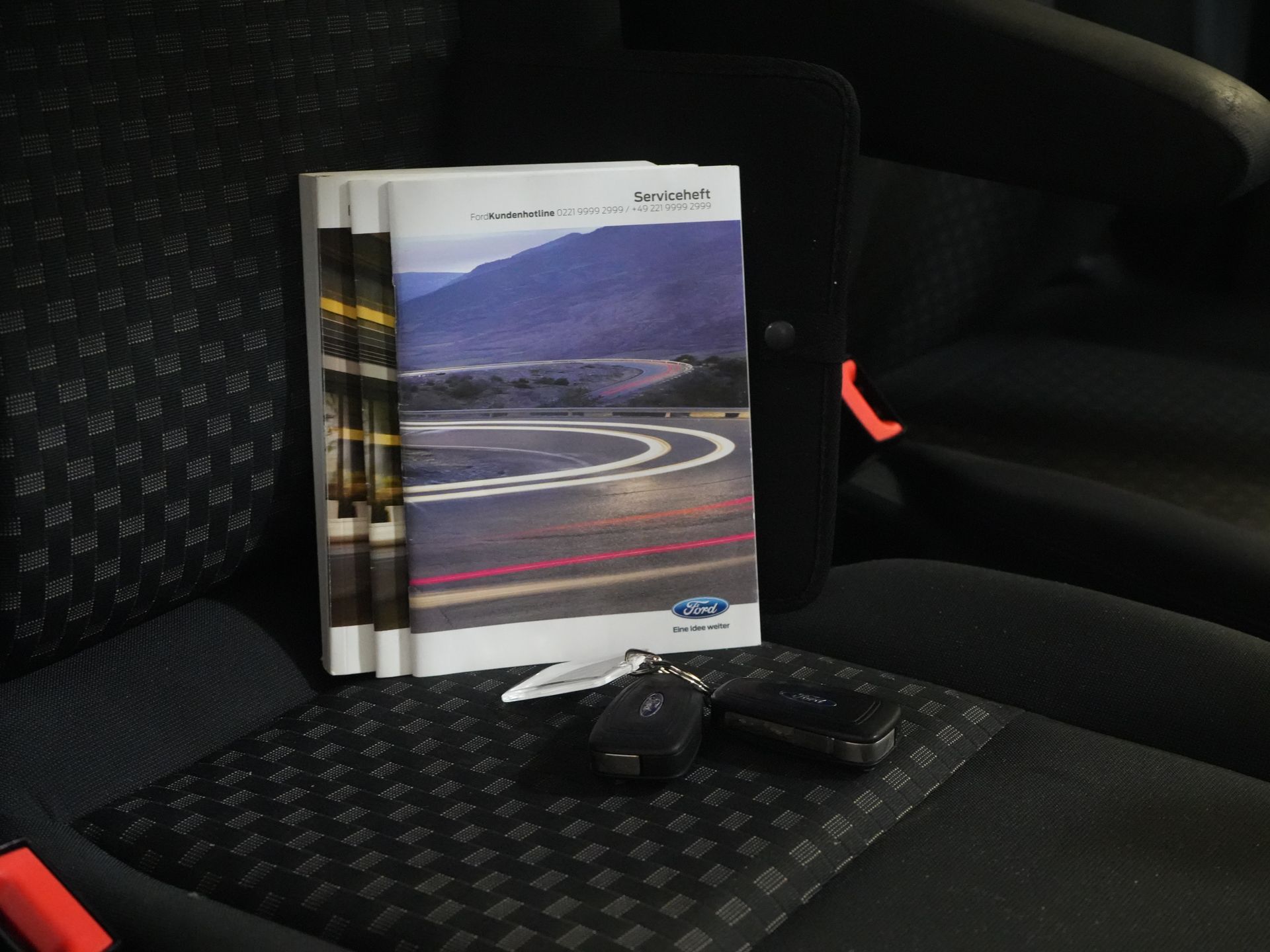 Ford Transit Custom Passenger Tourneo 2.0 TDCI €26,265 z VAT/BPM Trend Combi/ Kombi/ 9 osób/ 9 P/ Cruise/ PDC/ Airco