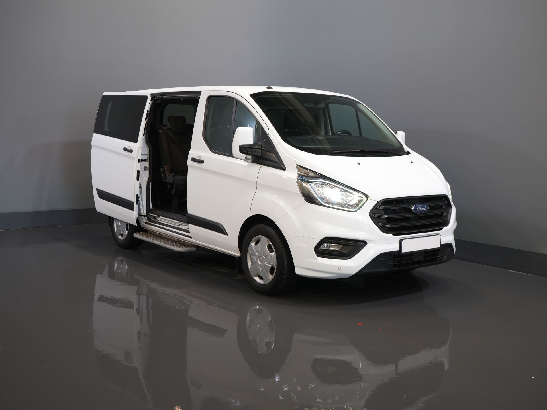 Ford Transit Custom Passenger Tourneo 2.0 TDCI €26,265 z VAT/BPM Trend Combi/ Kombi/ 9 osób/ 9 P/ Cruise/ PDC/ Airco