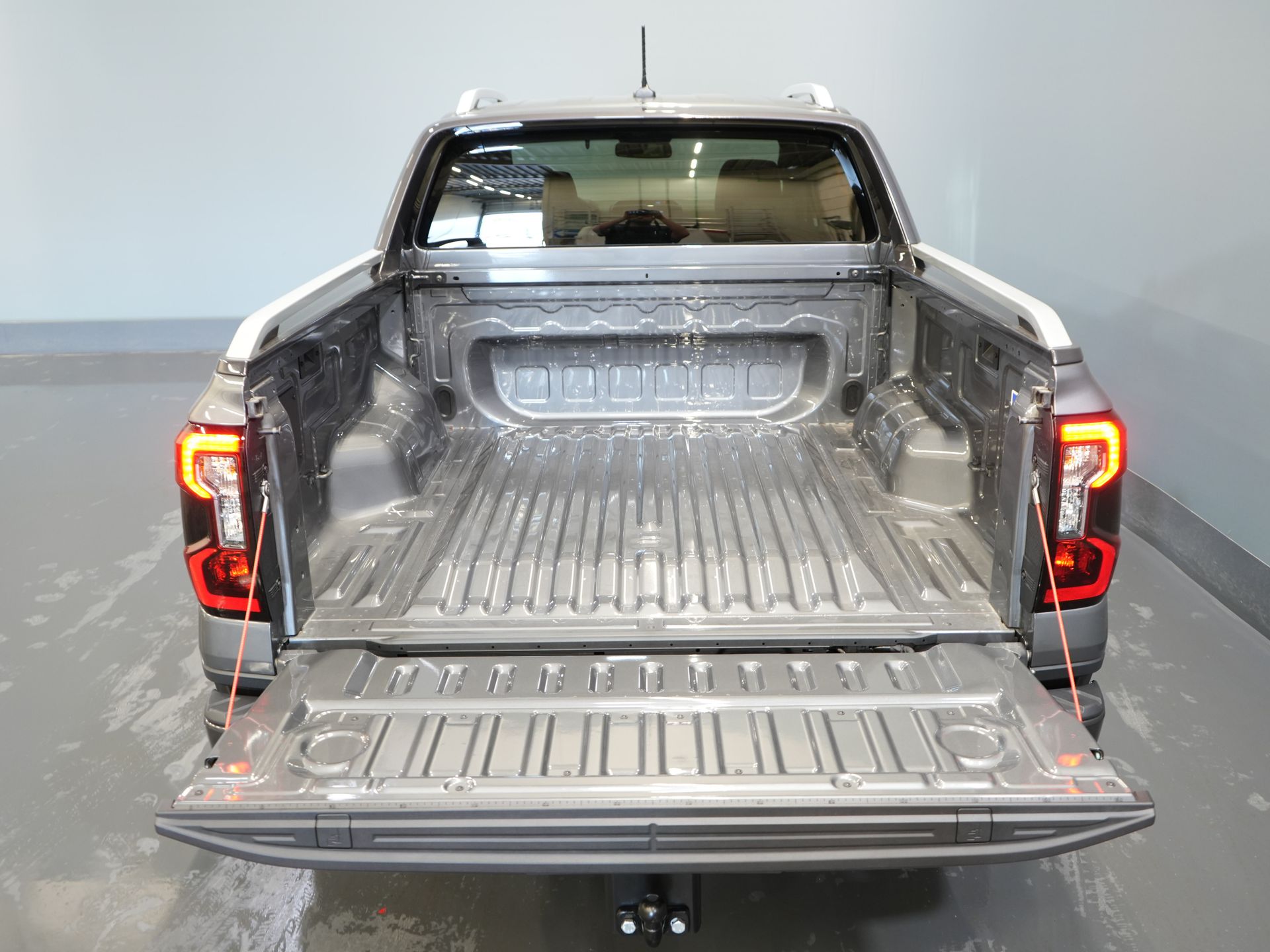 Ford Ranger Bestelbus Wildtrak 2.3 PHEV Double Cab 4x4/ B&O/ Tech-Pack/ Adapt.Cruise/ 3.5t Trekverm./ 360 Camera/ Leder/ Alarm/ Navi/ Carplay/ Trekhaa