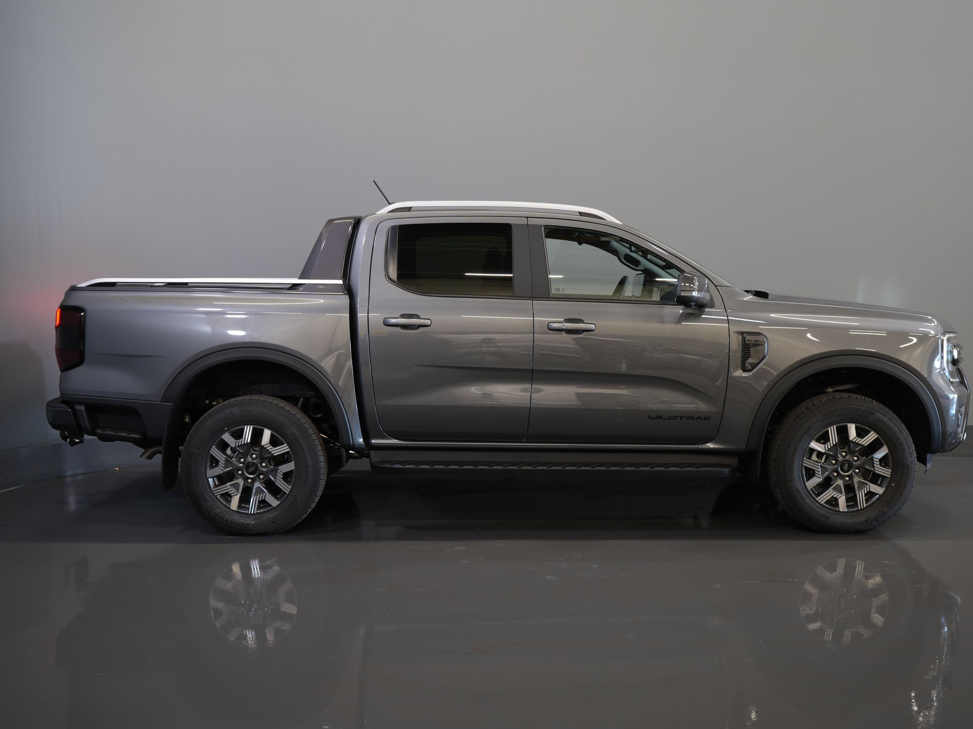 Ford Ranger Bestelbus Wildtrak 2.3 PHEV Double Cab 4x4/ B&O/ Tech-Pack/ Adapt.Cruise/ 3.5t Trekverm./ 360 Camera/ Leder/ Alarm/ Navi/ Carplay/ Trekhaa
