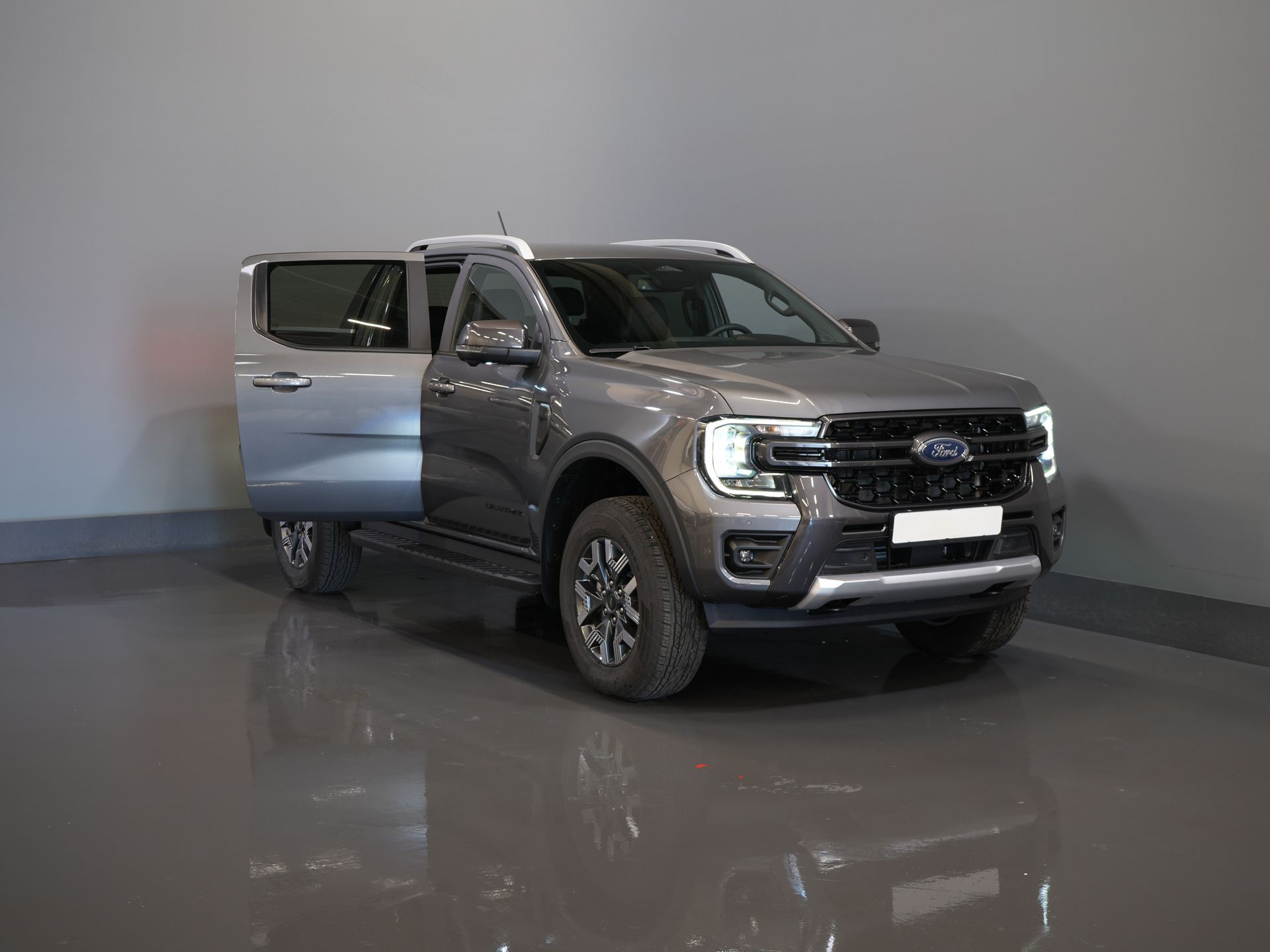 Ford Ranger Bestelbus Wildtrak 2.3 PHEV Double Cab 4x4/ B&O/ Tech-Pack/ Adapt.Cruise/ 3.5t Trekverm./ 360 Camera/ Leder/ Alarm/ Navi/ Carplay/ Trekhaa