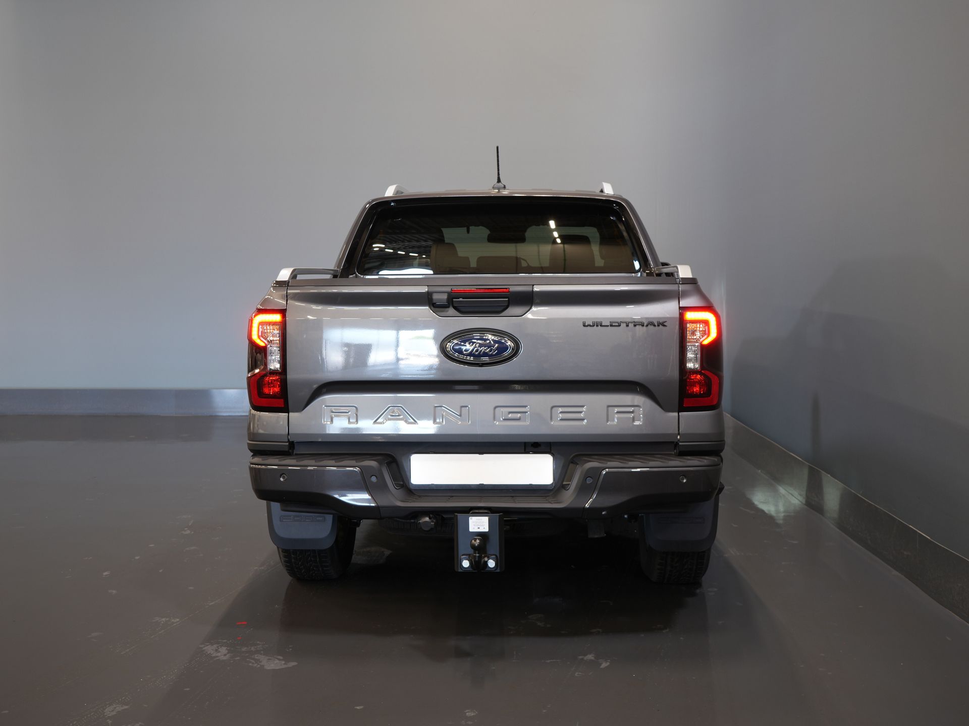 Ford Ranger Bestelbus Wildtrak 2.3 PHEV Double Cab 4x4/ B&O/ Tech-Pack/ Adapt.Cruise/ 3.5t Trekverm./ 360 Camera/ Leder/ Alarm/ Navi/ Carplay/ Trekhaa