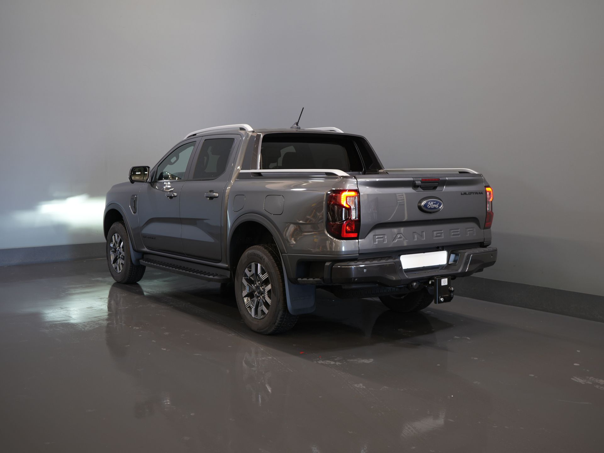Ford Ranger Bestelbus Wildtrak 2.3 PHEV Double Cab 4x4/ B&O/ Tech-Pack/ Adapt.Cruise/ 3.5t Trekverm./ 360 Camera/ Leder/ Alarm/ Navi/ Carplay/ Trekhaa