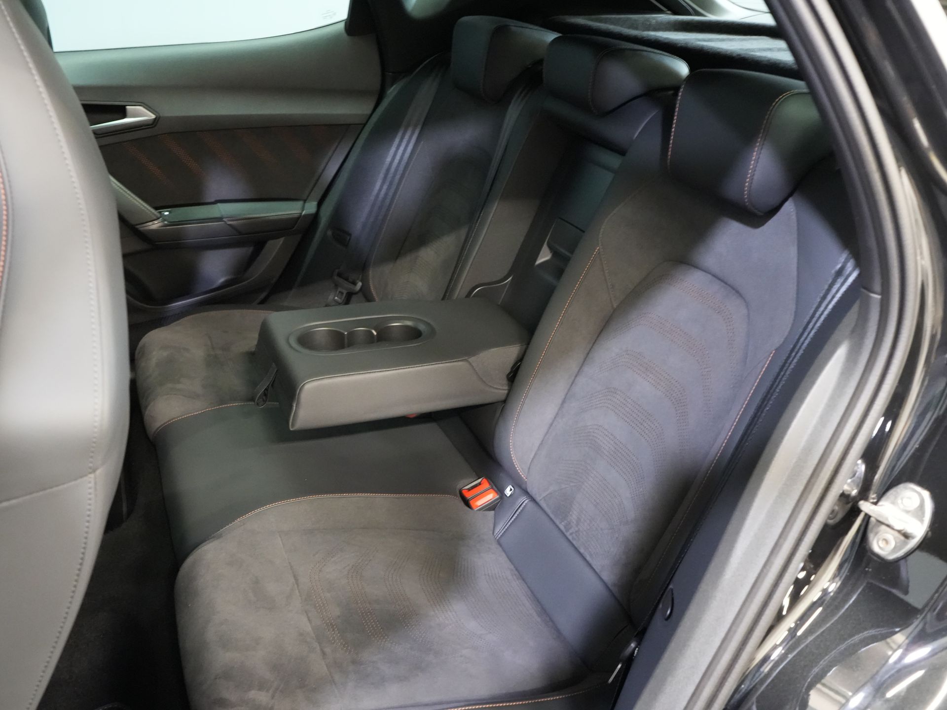 CUPRA Formentor SUV 1.4 e-Hybrid VZ 245 pk Tribe Edition Pano/ Matrix/ Adapt.Cruise/ Elek. Klep/ Memory/ 19'' LMV/ Carplay/ Standkachel/ Stuurverw./