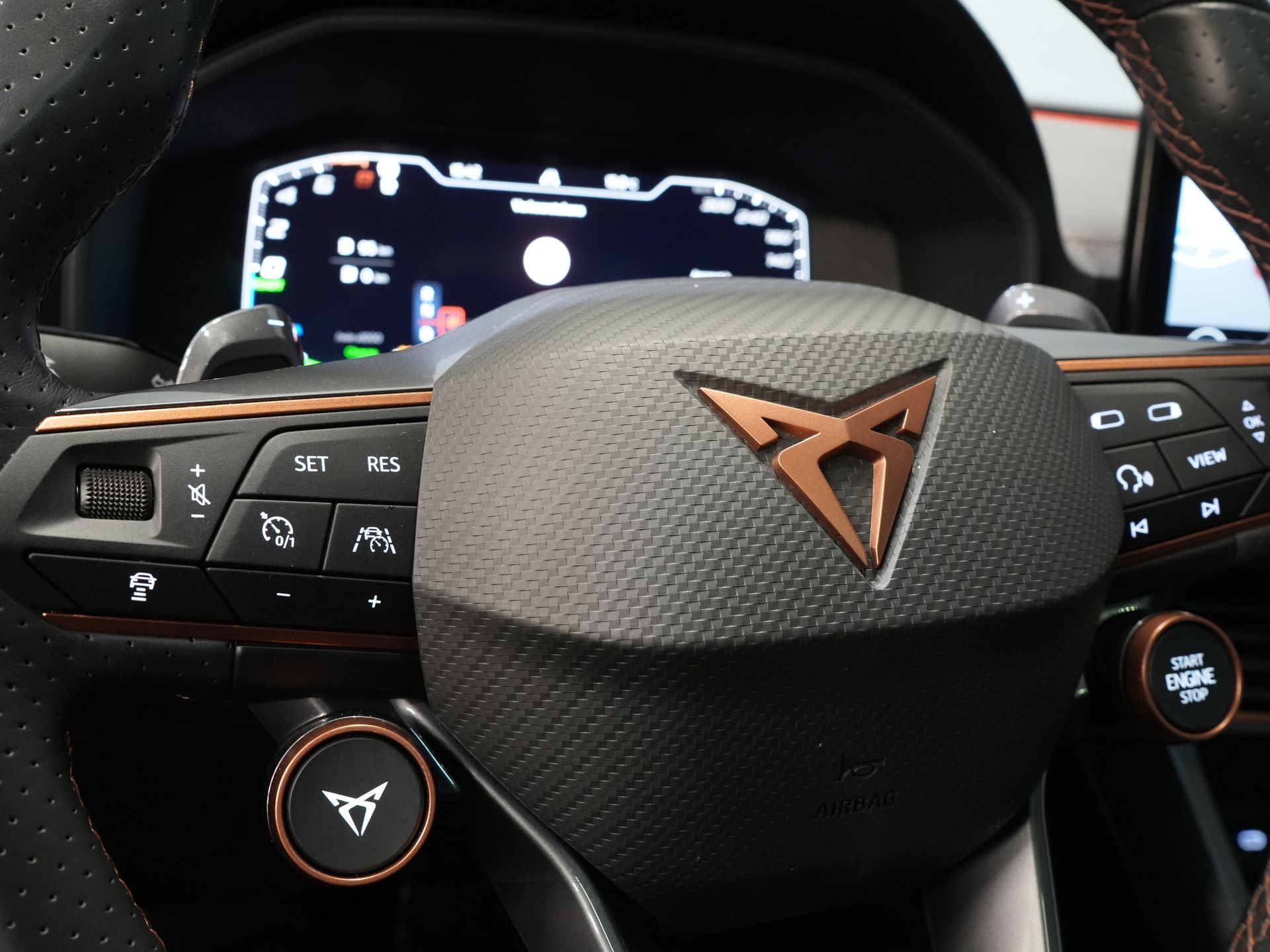 CUPRA Formentor SUV 1.4 e-Hybrid VZ 245 pk Tribe Edition Pano/ Matrix/ Adapt.Cruise/ Elek. Klep/ Memory/ 19'' LMV/ Carplay/ Standkachel/ Stuurverw./