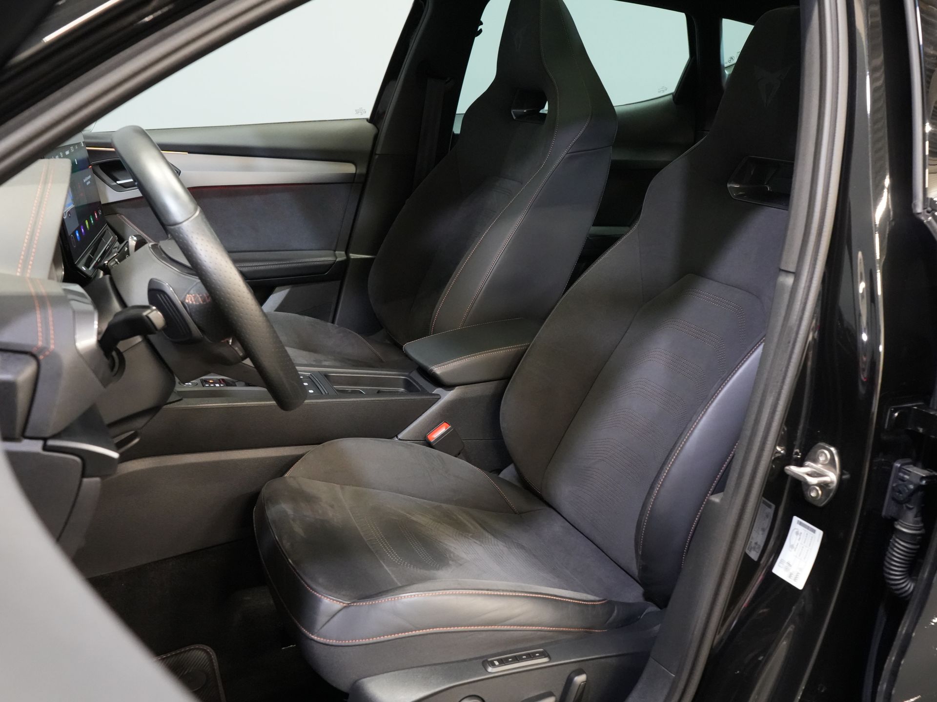 CUPRA Formentor SUV 1.4 e-Hybrid VZ 245 pk Tribe Edition Pano/ Matrix/ Adapt.Cruise/ Elek. Klep/ Memory/ 19'' LMV/ Carplay/ Standkachel/ Stuurverw./