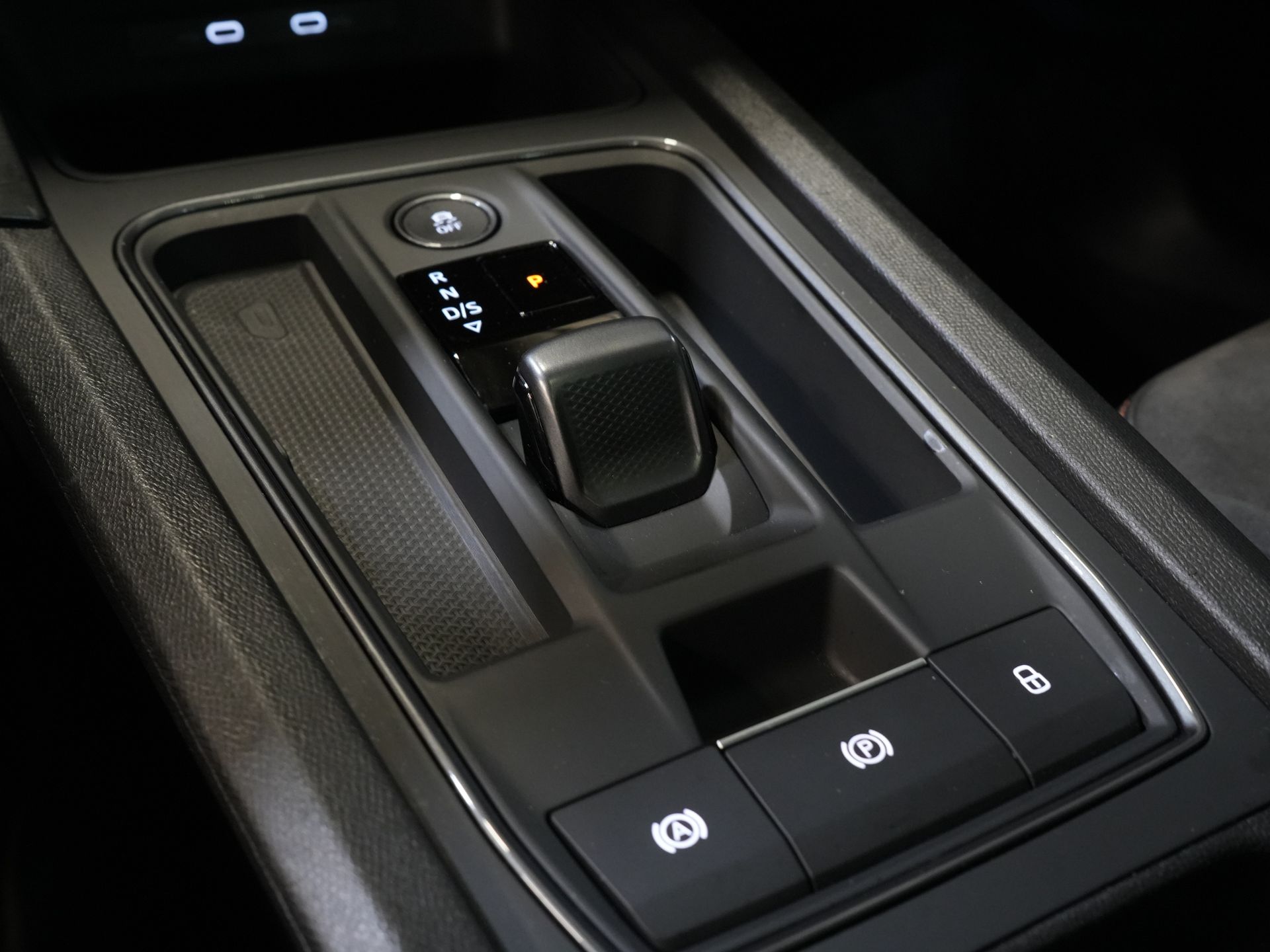 CUPRA Formentor SUV 1.4 e-Hybrid VZ 245 pk Tribe Edition Pano/ Matrix/ Adapt.Cruise/ Elek. Klep/ Memory/ 19'' LMV/ Carplay/ Standkachel/ Stuurverw./