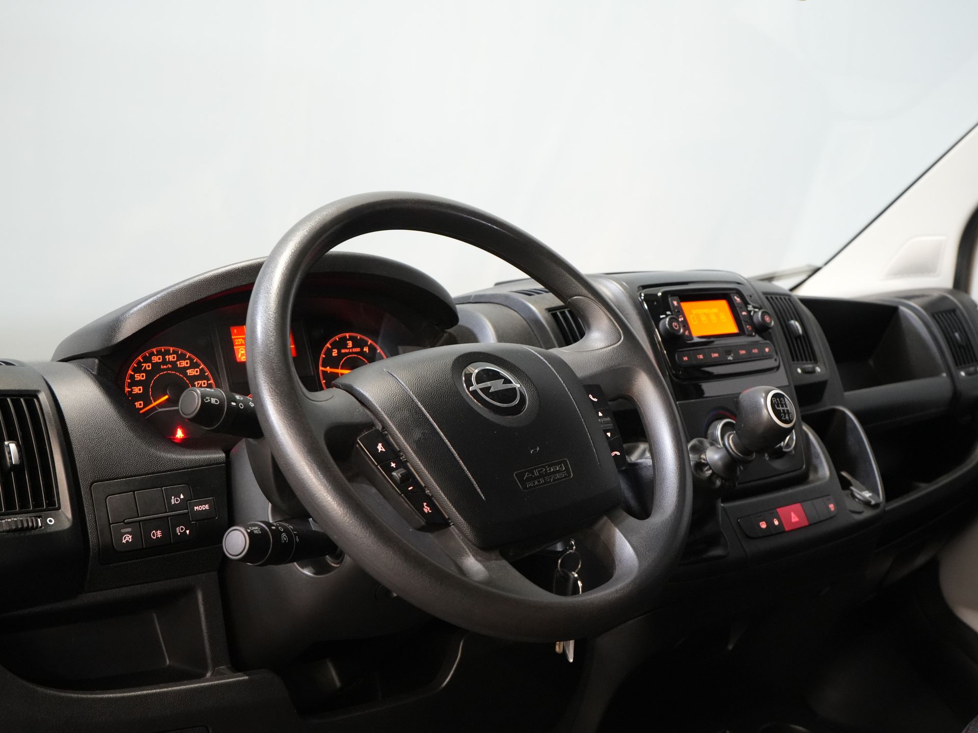 Opel Movano Open laadbak 2.2 140 pk DC Dubbel Cabine Open Laadbak/ 7 Pers./ 2.5t Trekverm./ Cruise/ Airco/ 288x215x35/ Pick up