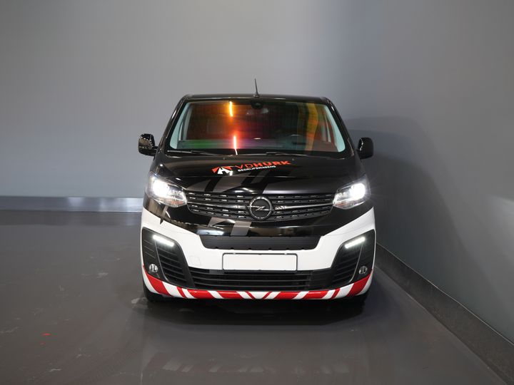 Opel Zafira-e Life Tourer Passenger 75 kWh 330 km WLTP (DEMO) 42 887 € z VAT Pano/ Elek.drzwi przesuwne/ Fotele z masażem/ Skóra/ Xenon/ Ogrzewanie postojowe/ Head Up/ Class