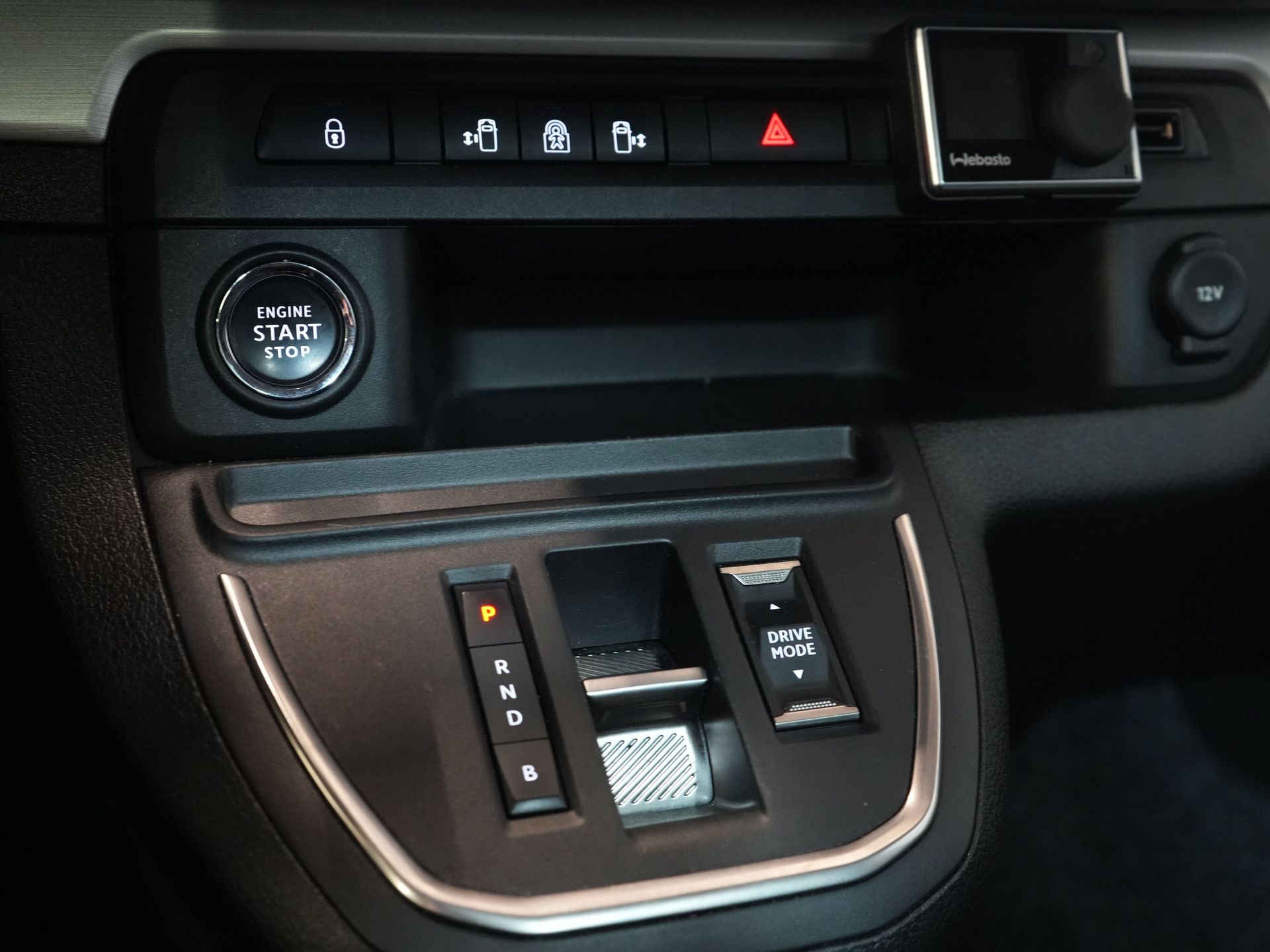 Opel Zafira-e Life Tourer Passenger 75 kWh 330 km WLTP (DEMO) 42 887 € z VAT Pano/ Elek.drzwi przesuwne/ Fotele z masażem/ Skóra/ Xenon/ Ogrzewanie postojowe/ Head Up/ Class
