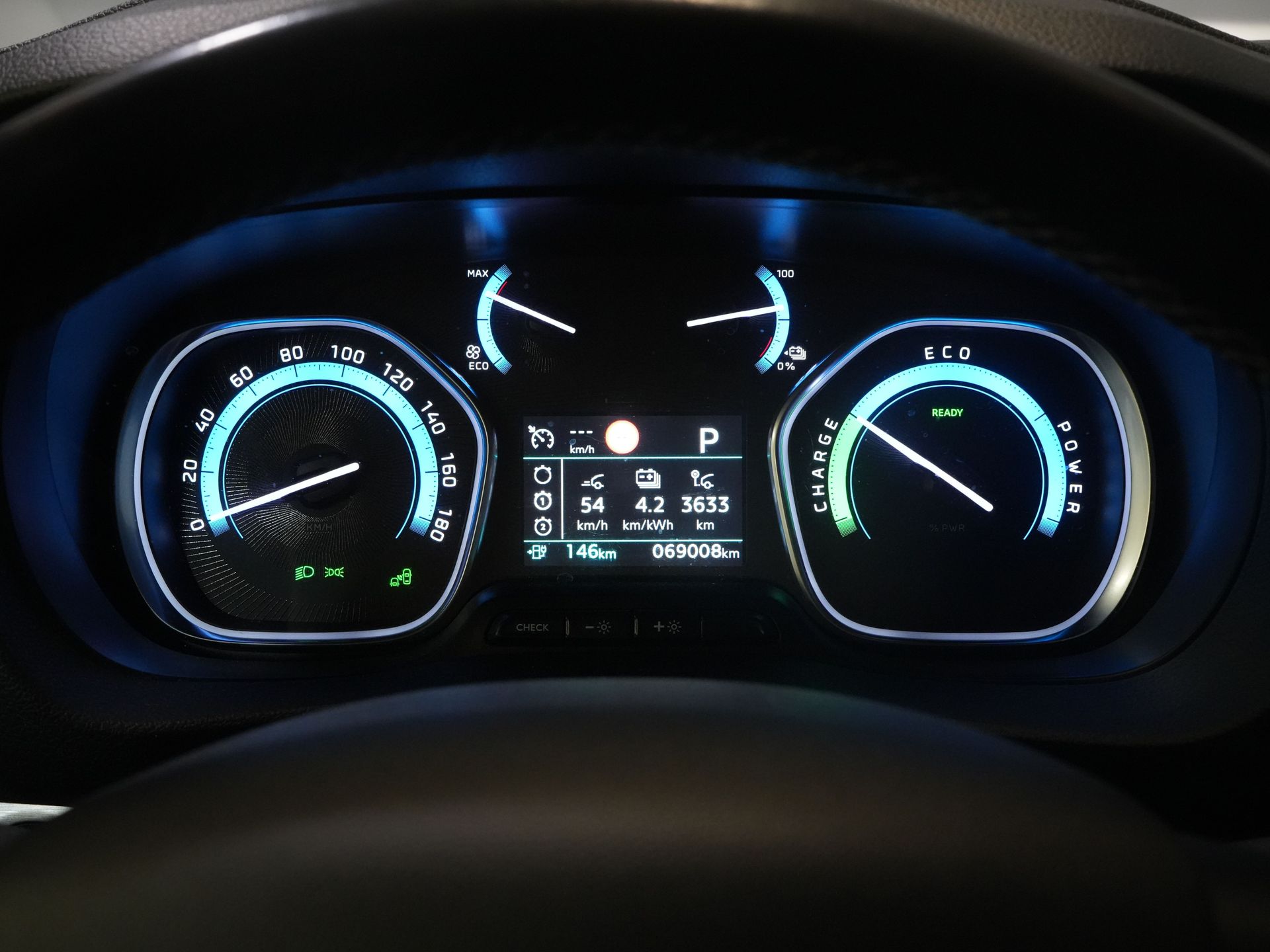 Opel Zafira-e Life Tourer Passenger 75 kWh 330 km WLTP (DEMO) 42 887 € z VAT Pano/ Elek.drzwi przesuwne/ Fotele z masażem/ Skóra/ Xenon/ Ogrzewanie postojowe/ Head Up/ Class