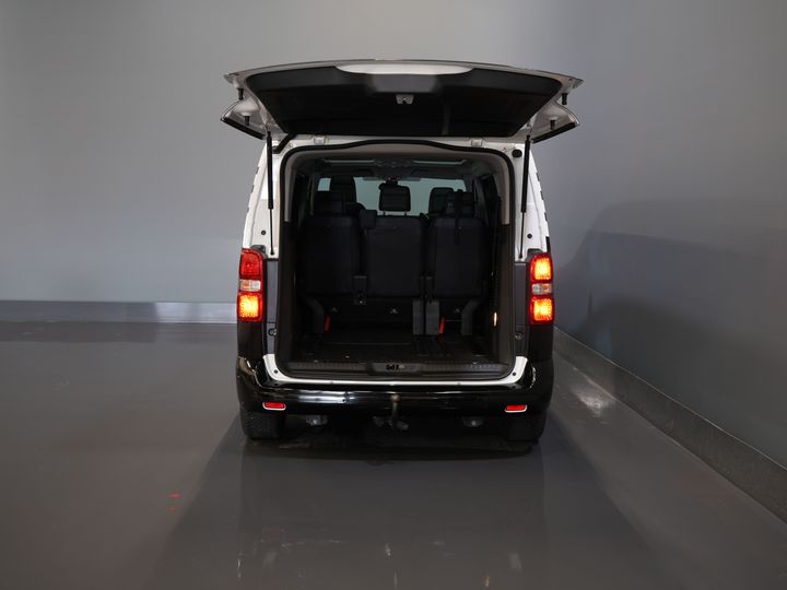 Opel Zafira-e Life Tourer Passenger 75 kWh 330 km WLTP (DEMO) 42 887 € z VAT Pano/ Elek.drzwi przesuwne/ Fotele z masażem/ Skóra/ Xenon/ Ogrzewanie postojowe/ Head Up/ Class