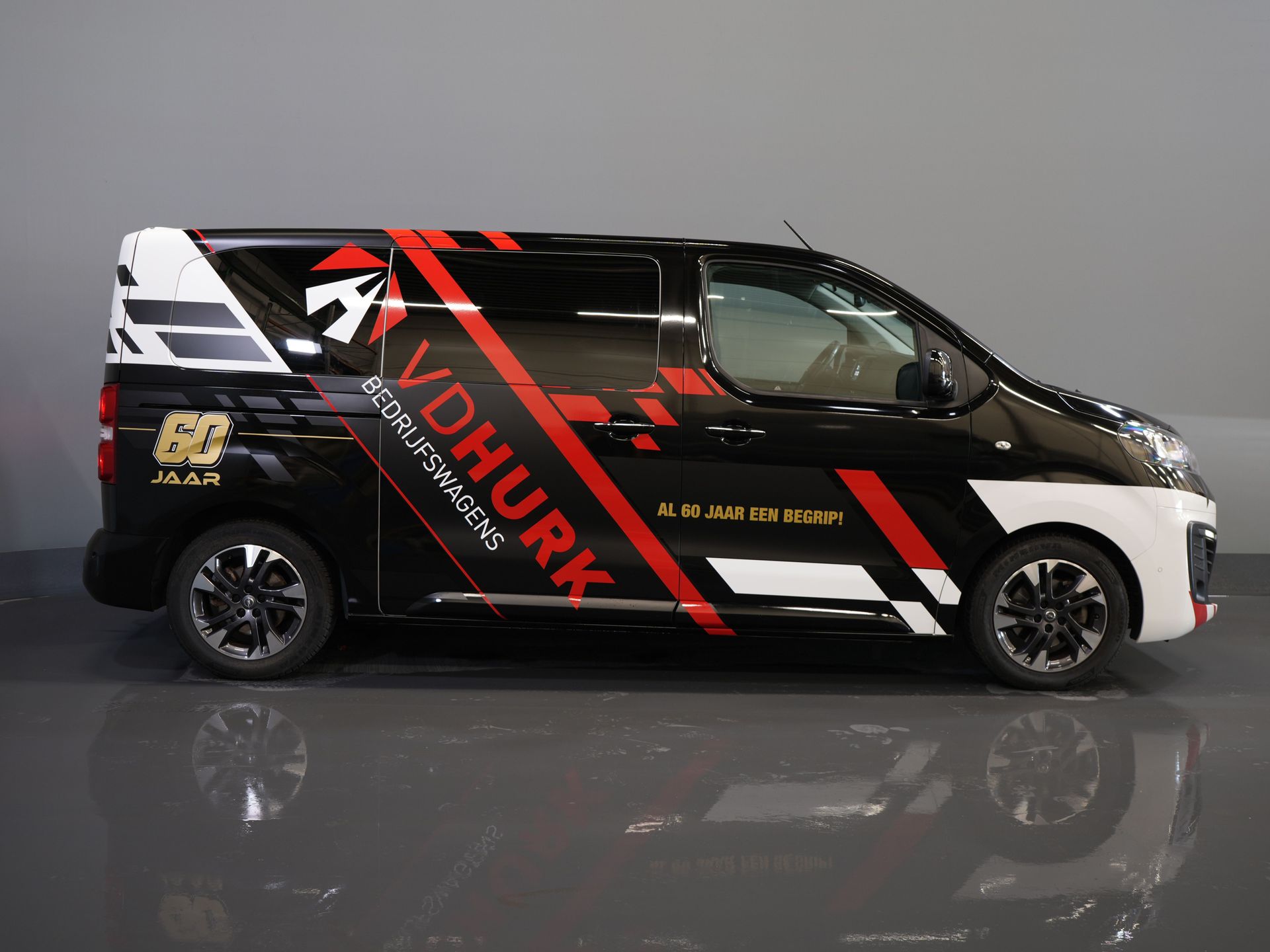 Opel Zafira-e Life Tourer Passenger 75 kWh 330 km WLTP (DEMO) 42 887 € z VAT Pano/ Elek.drzwi przesuwne/ Fotele z masażem/ Skóra/ Xenon/ Ogrzewanie postojowe/ Head Up/ Class