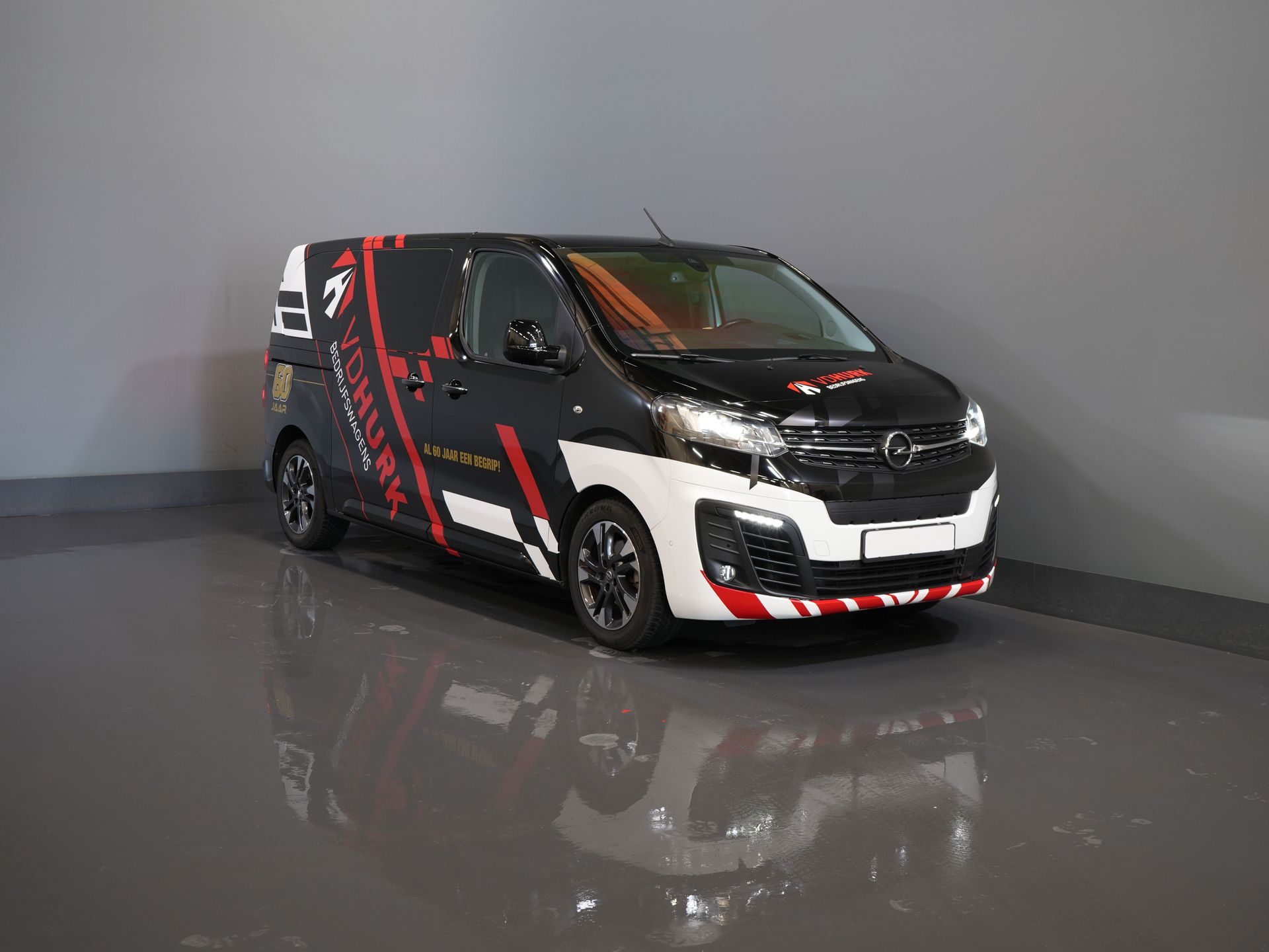 Opel Zafira-e Life Tourer Passenger 75 kWh 330 km WLTP (DEMO) 42 887 € z VAT Pano/ Elek.drzwi przesuwne/ Fotele z masażem/ Skóra/ Xenon/ Ogrzewanie postojowe/ Head Up/ Class